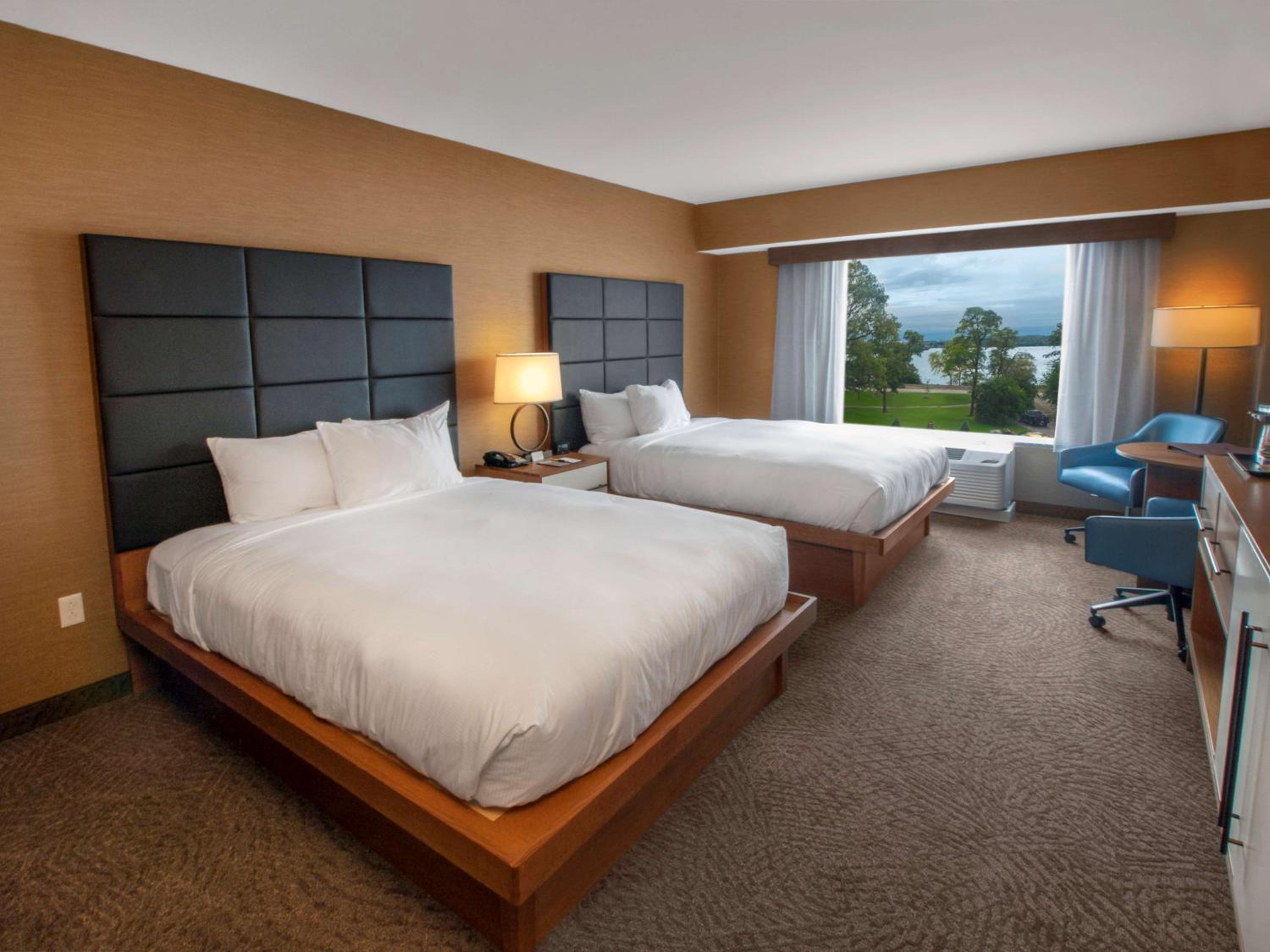 Queen Room with Two Queen Beds and River View - Photo 2