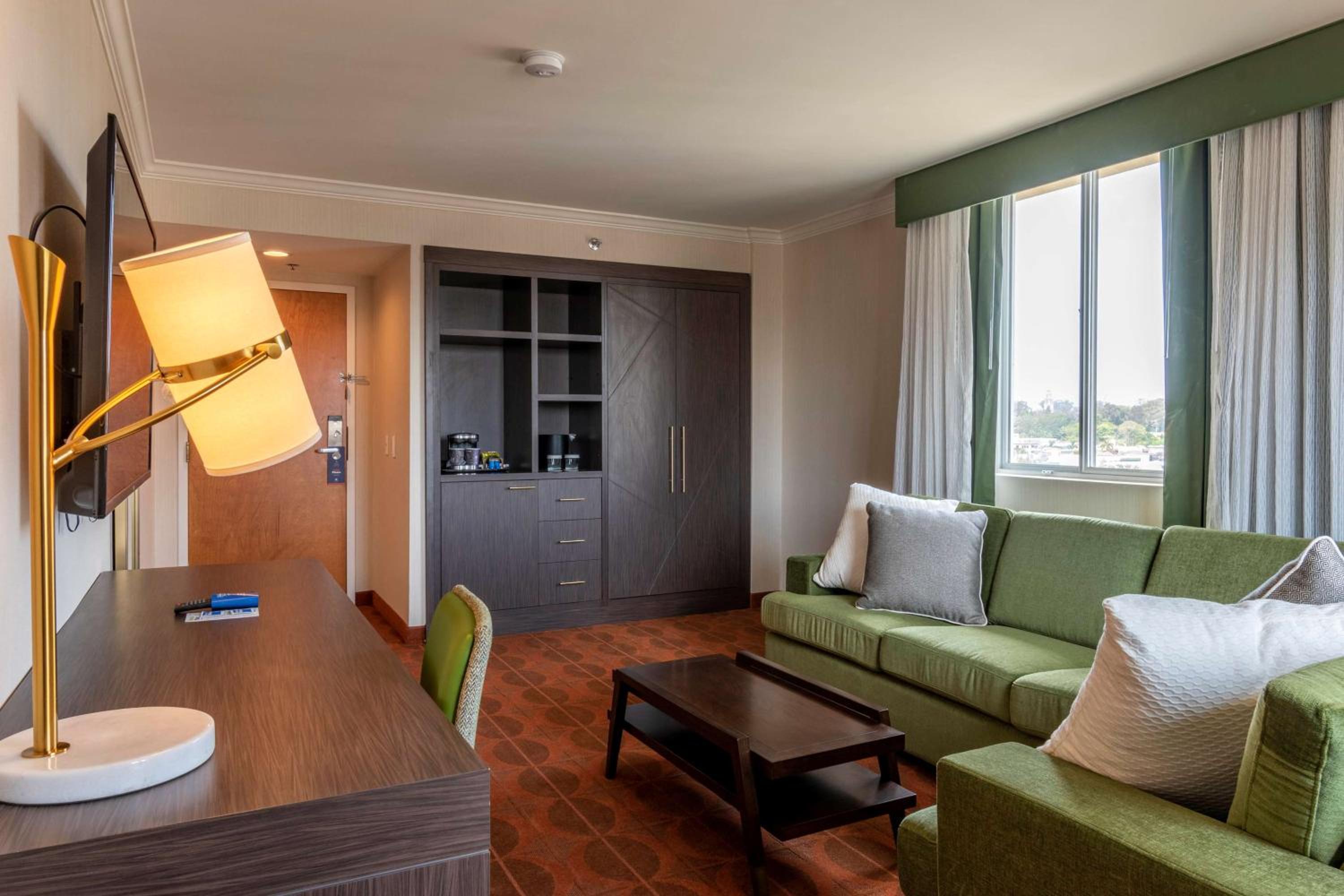 Premium Room, 2 Queen Beds (View) thumbnail 6