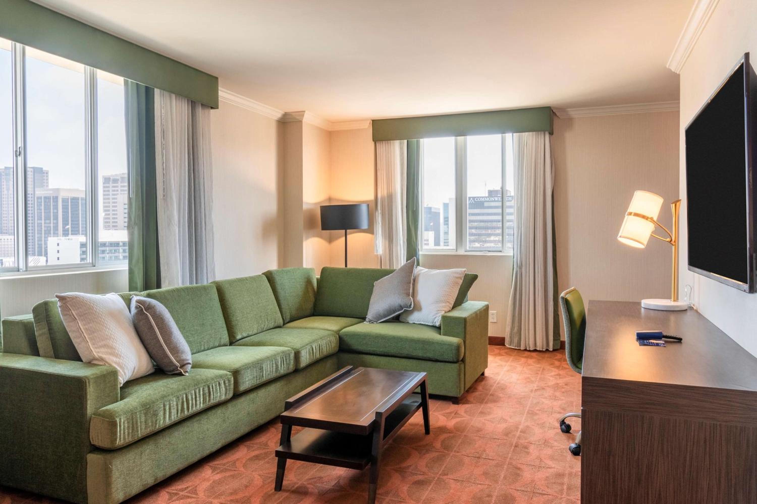 Executive Suite thumbnail 5