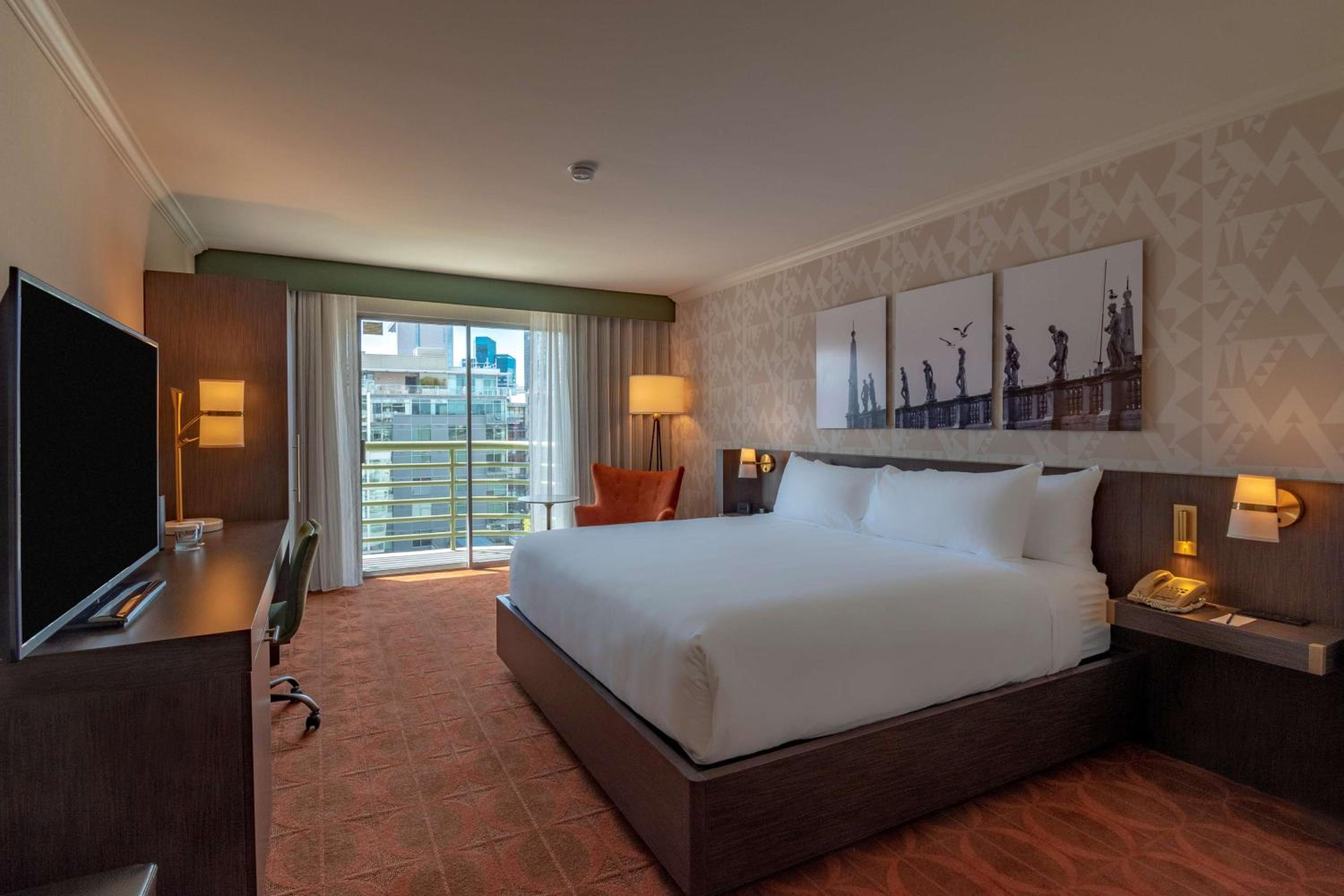 Suite, 1 Bedroom thumbnail 5