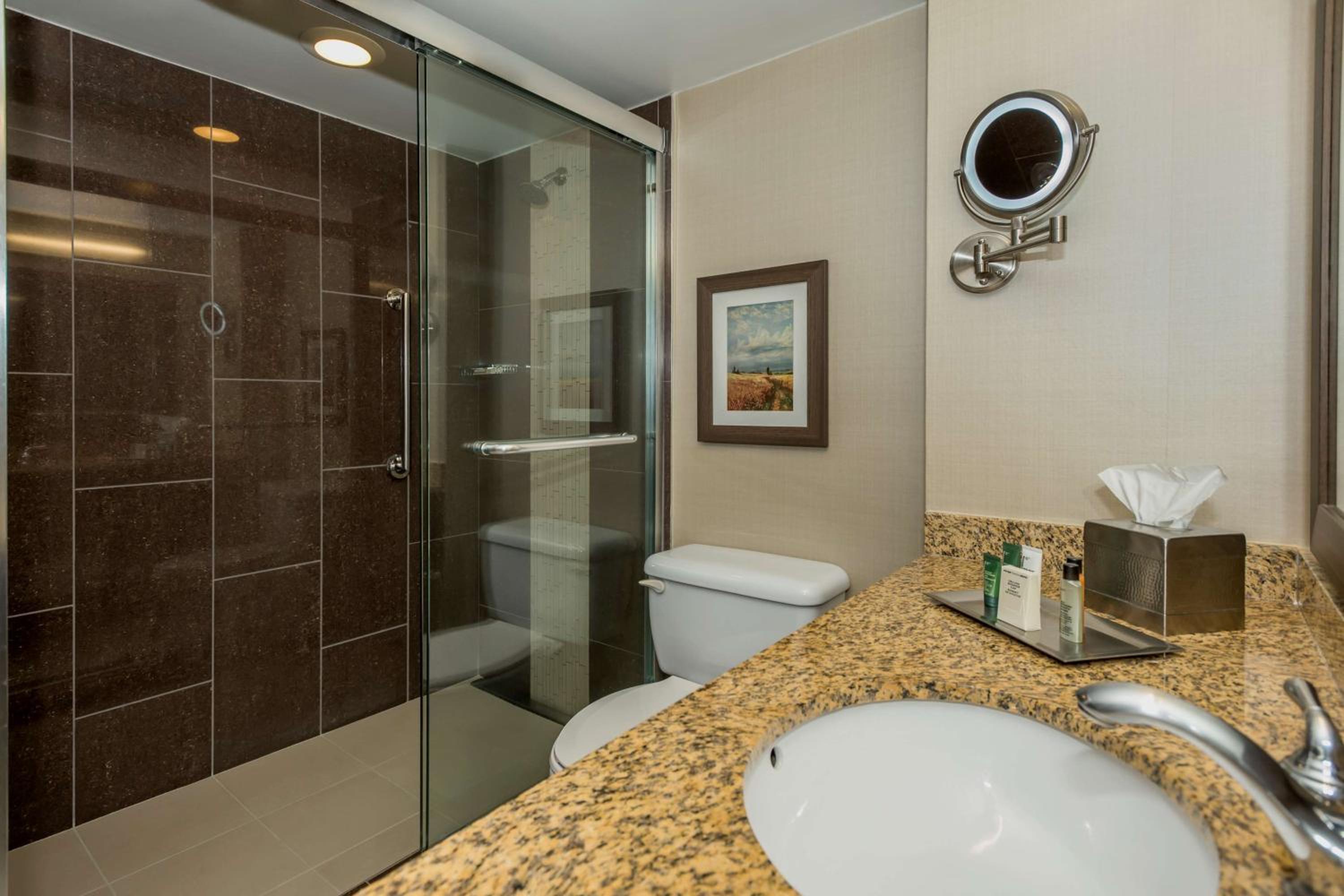 One-Bedroom Suite with Two Double Beds - Photo 5