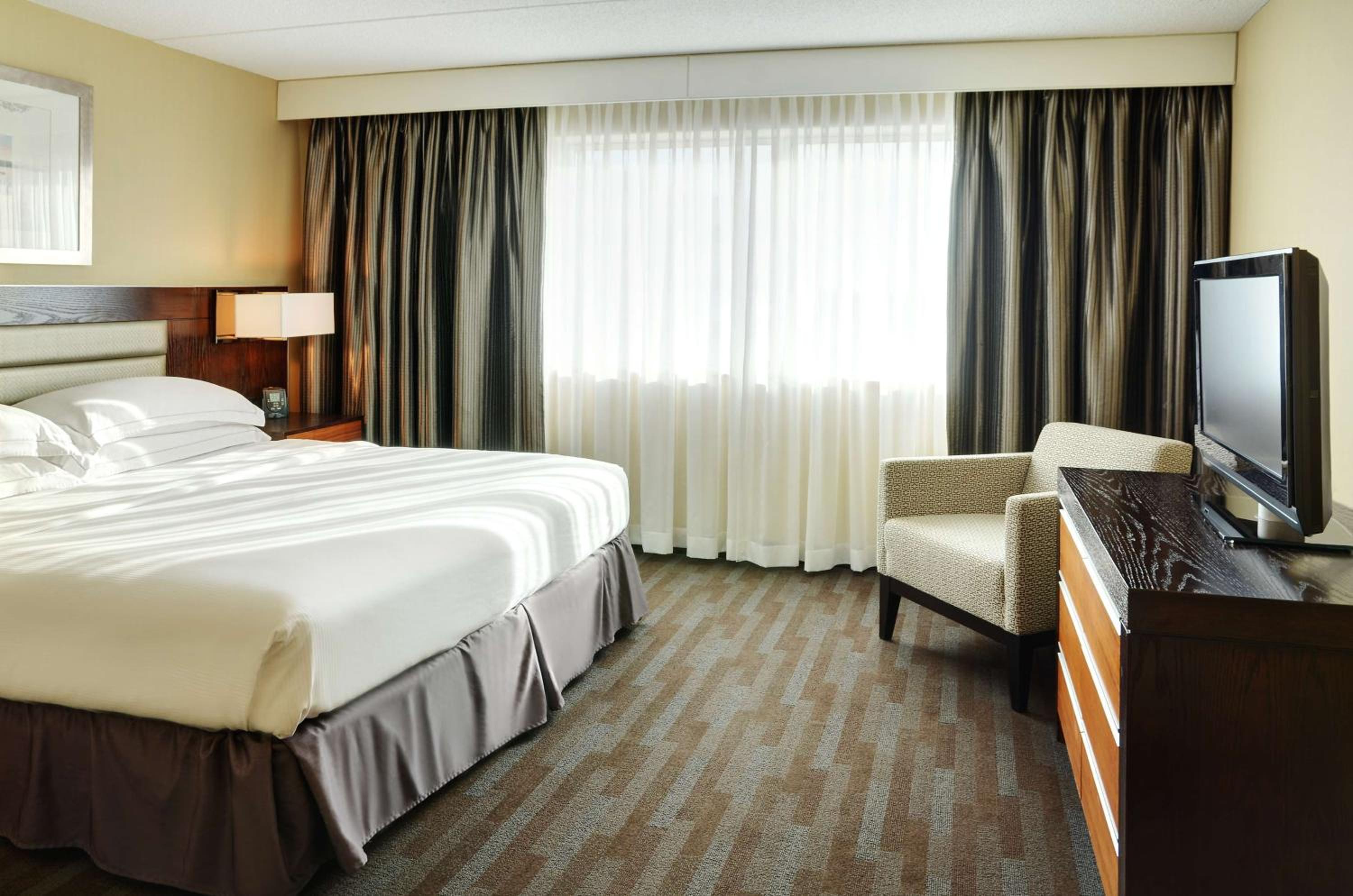One-Bedroom King Suite - Photo 4