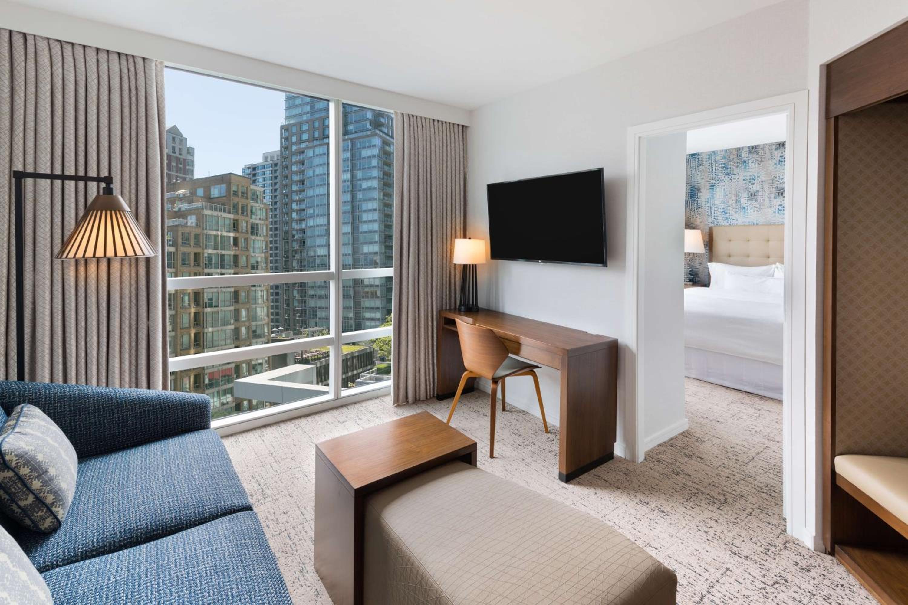 Queen Suite - Photo 1