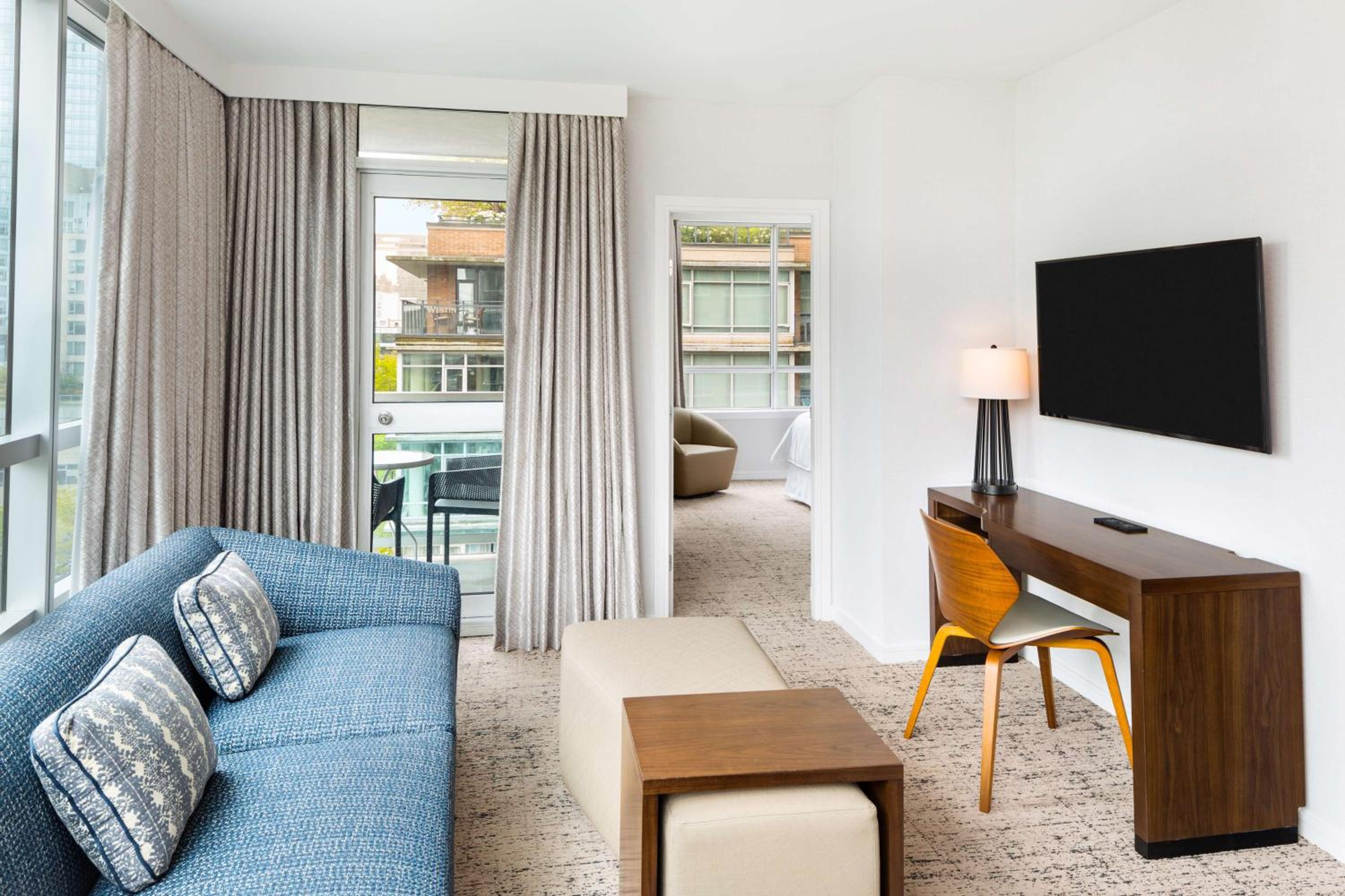 King Suite with Balcony - Photo 3