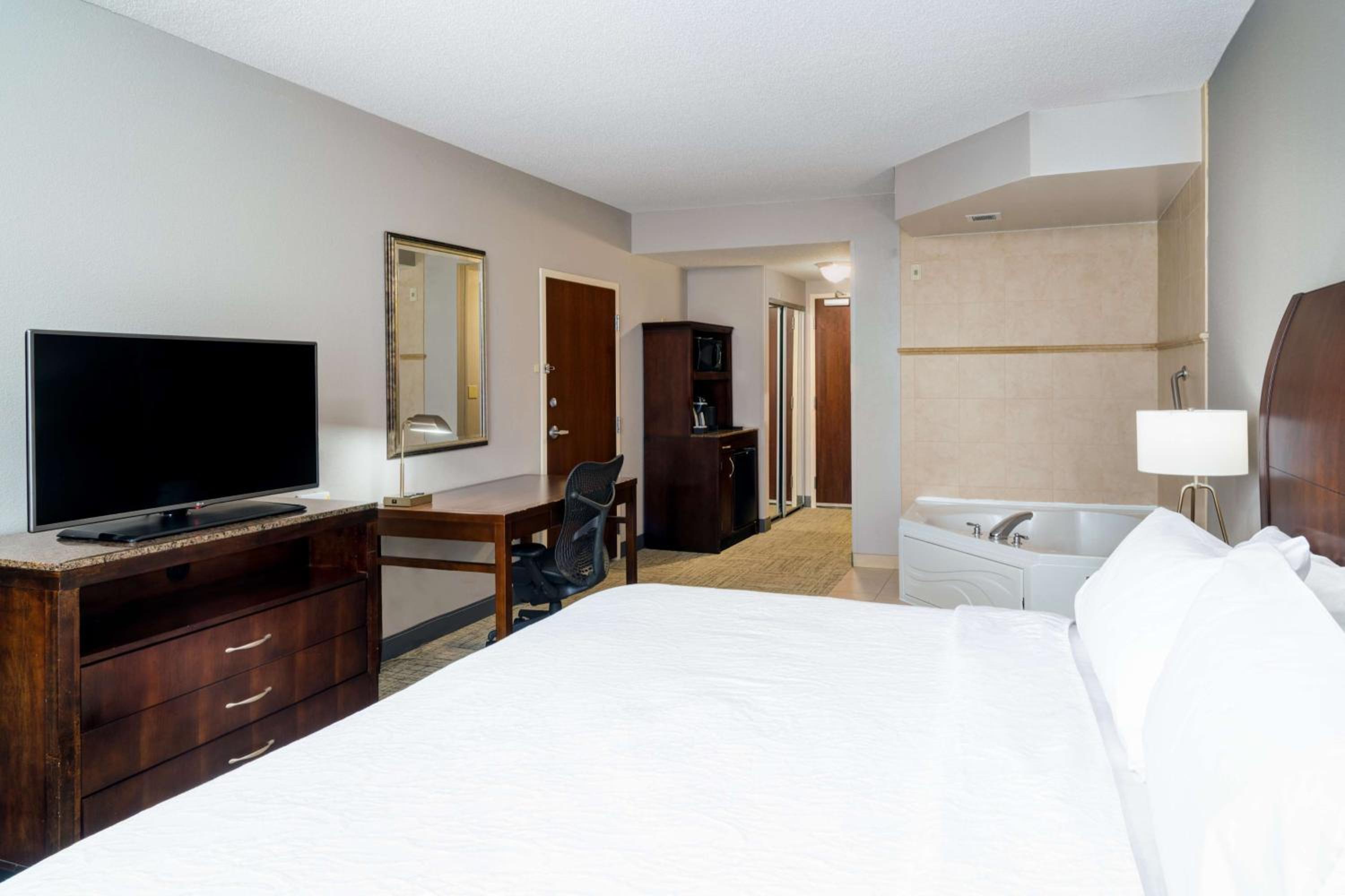 King Room with Whirlpool - Photo 1