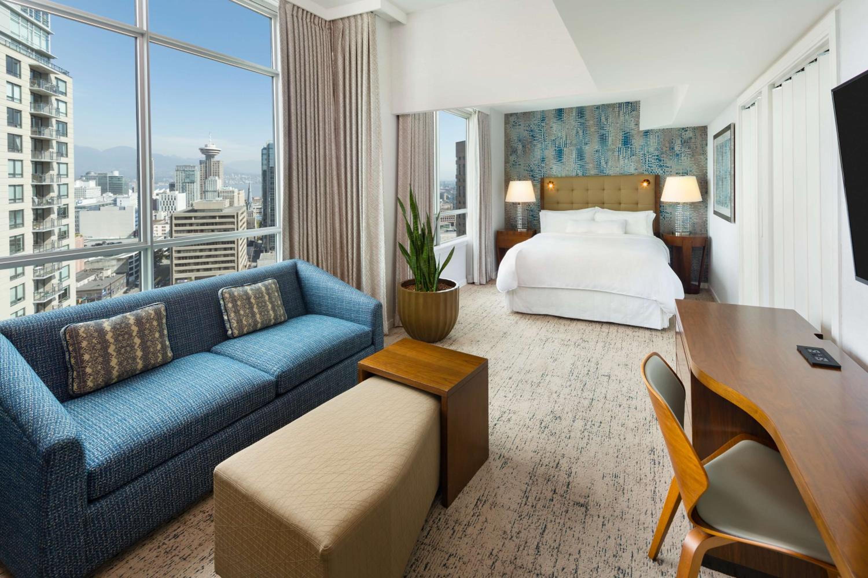 Queen Studio Suite with City View - Photo 1