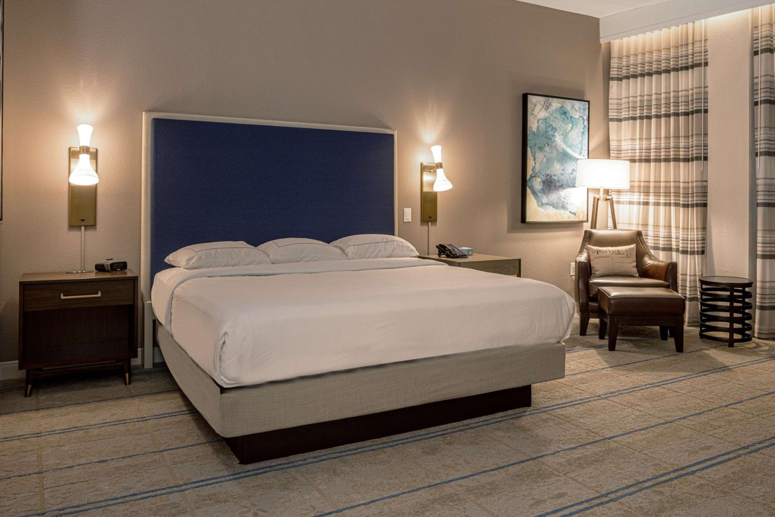 One-Bedroom King Suite - Photo 2