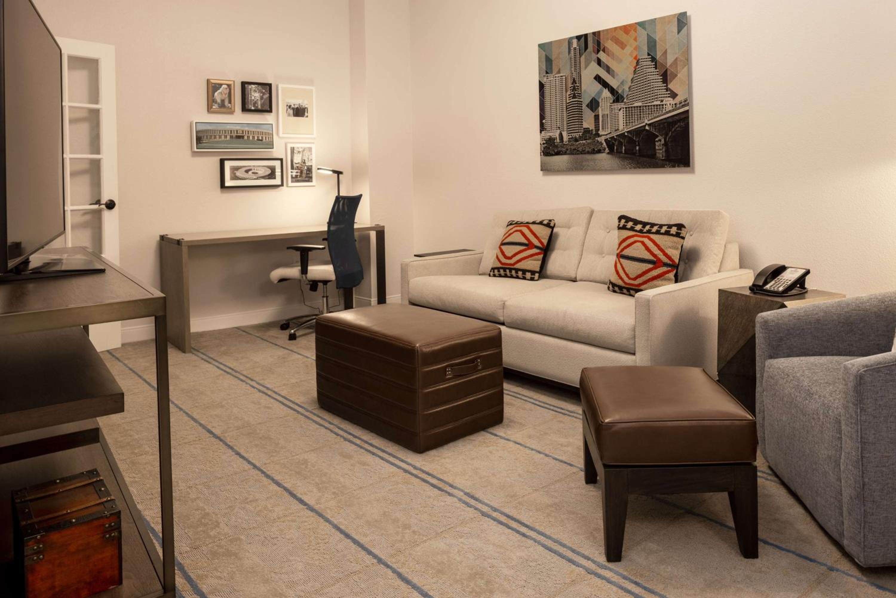 One-Bedroom King Suite - Photo 8
