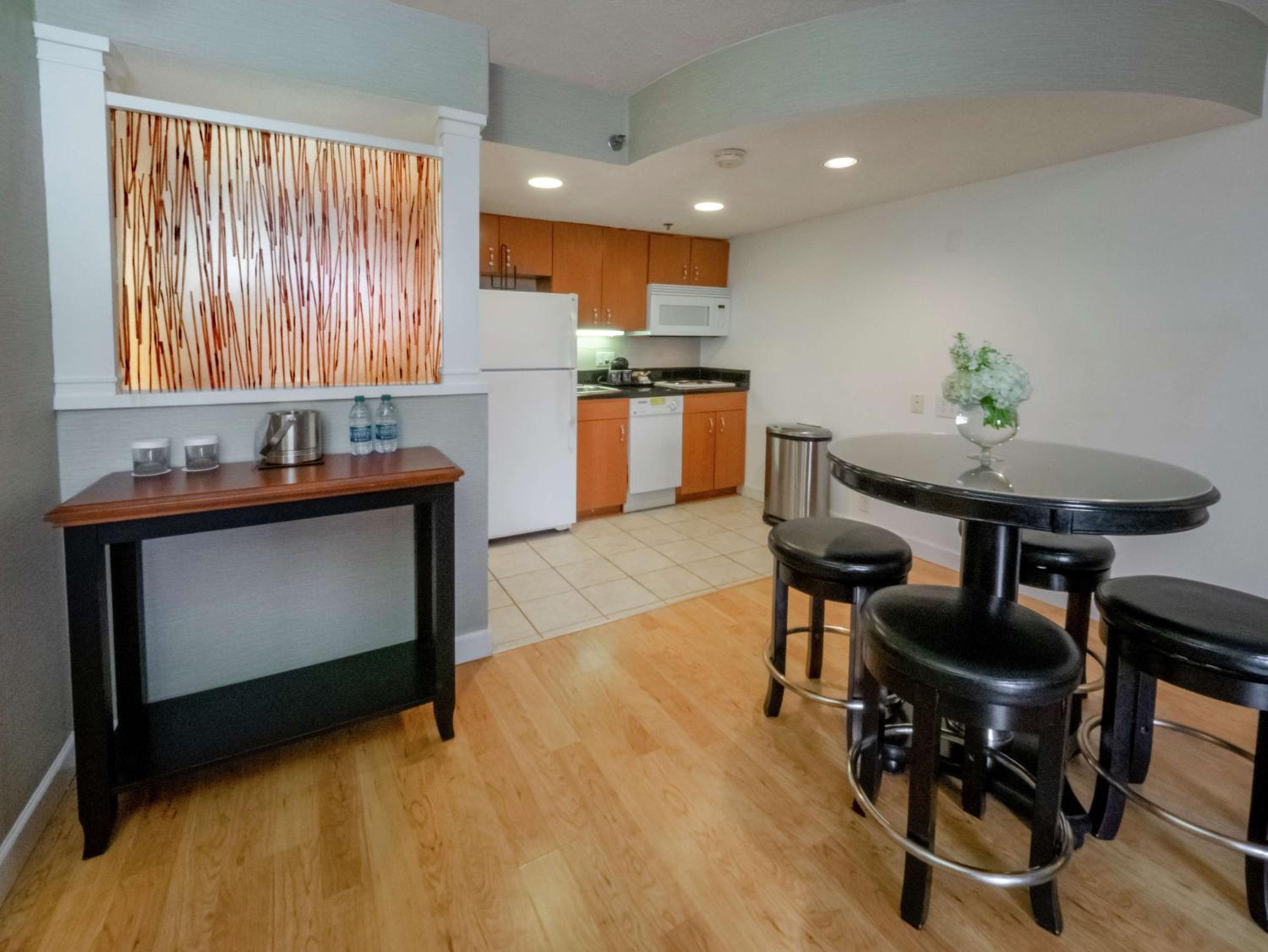 Two-Bedroom King Suite with Sofa Bed - Photo 4
