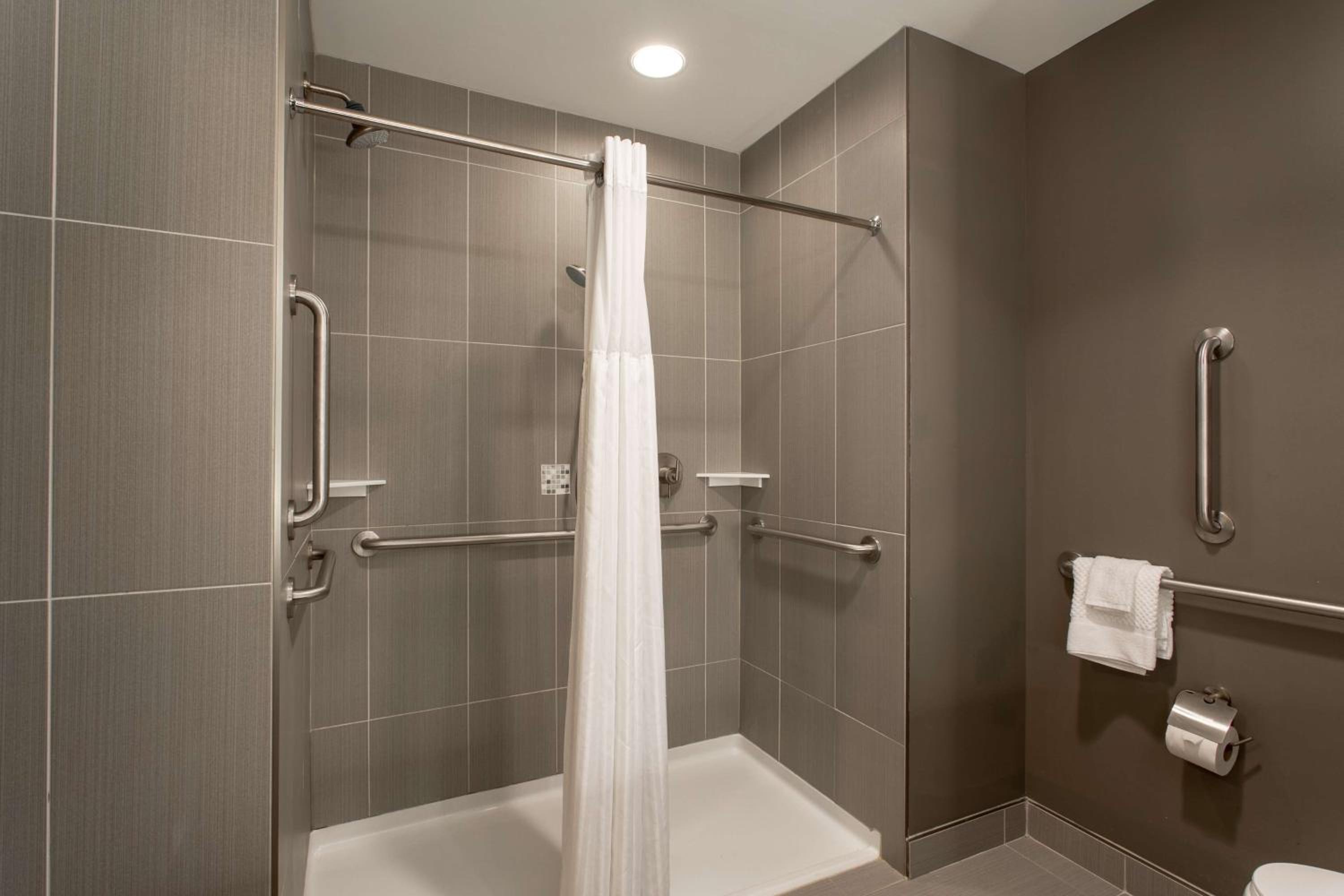 Heritage Queen Room with Two Queen Beds and Mobility Accessible Tub