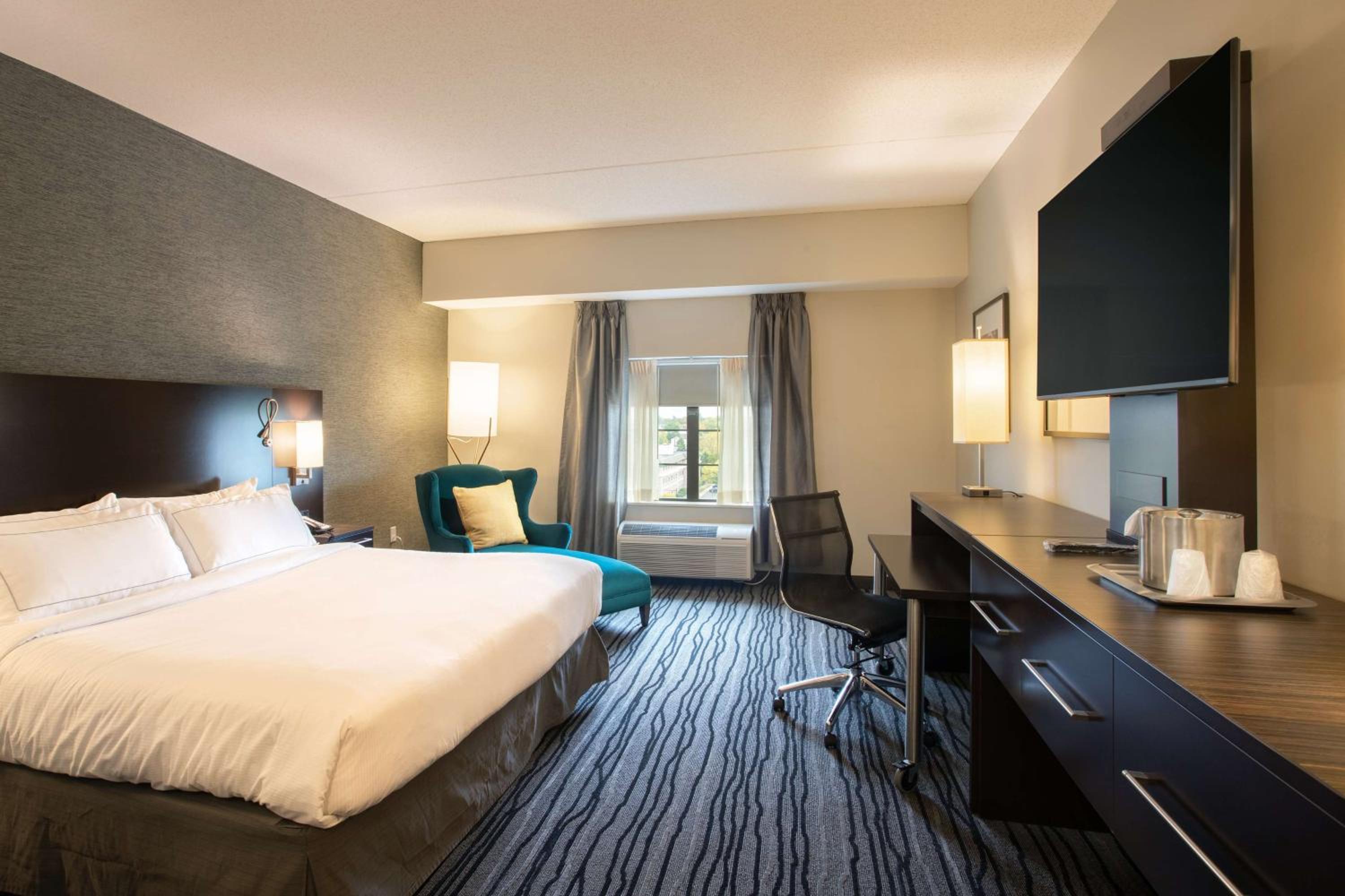 Heritage King Room at The Mosey Buffalo Williamsville Tapestry Collection Hilton in Williamsville