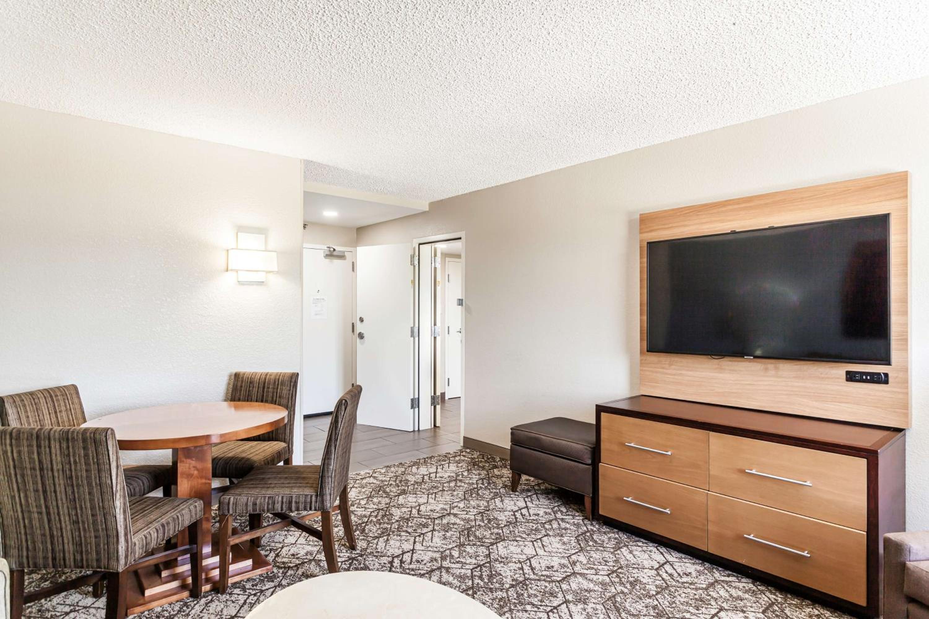 King Suite - Photo 2