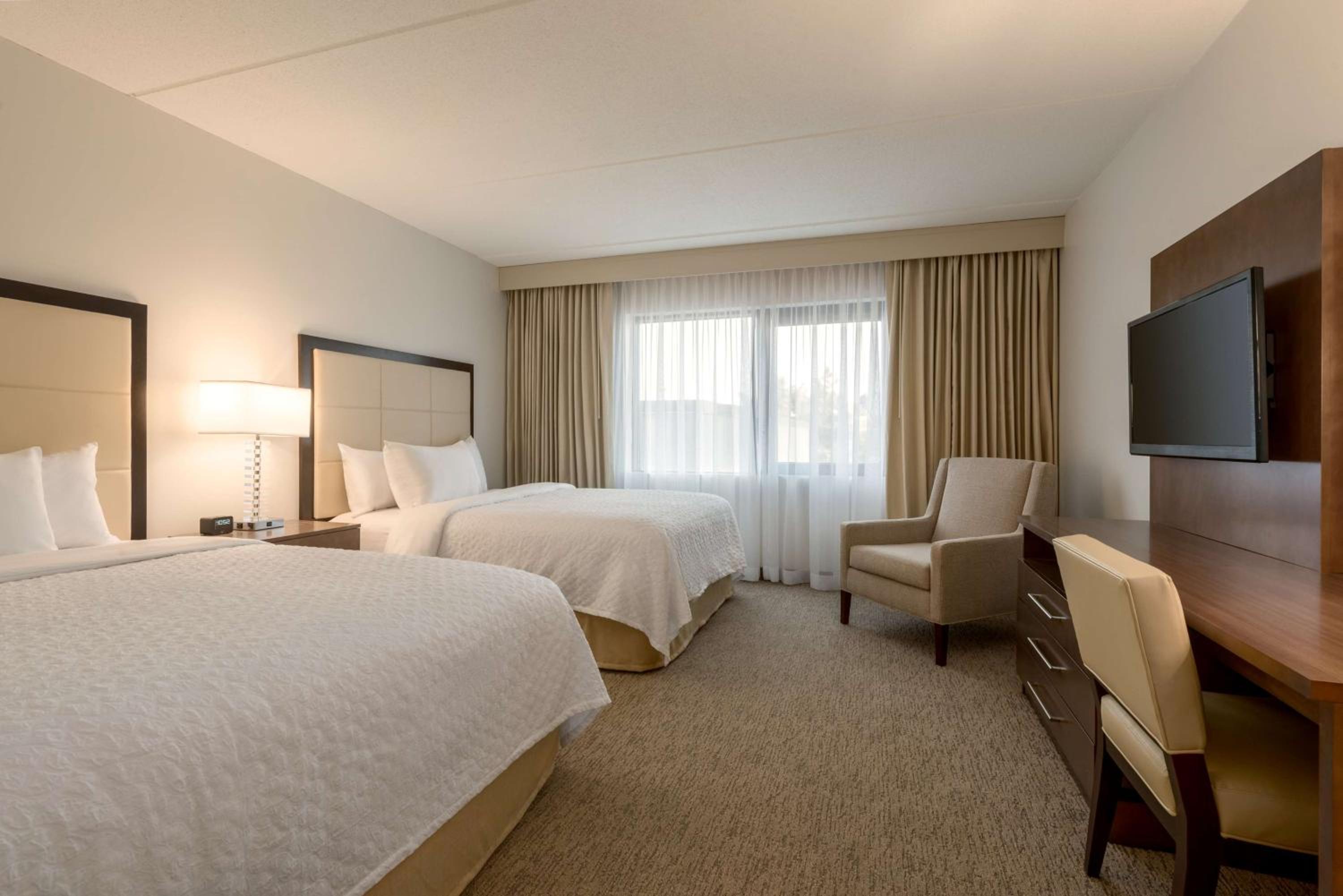 Two Bedroom Suite with One King Bed and Two Queen Beds - Non-Smoking photo 1