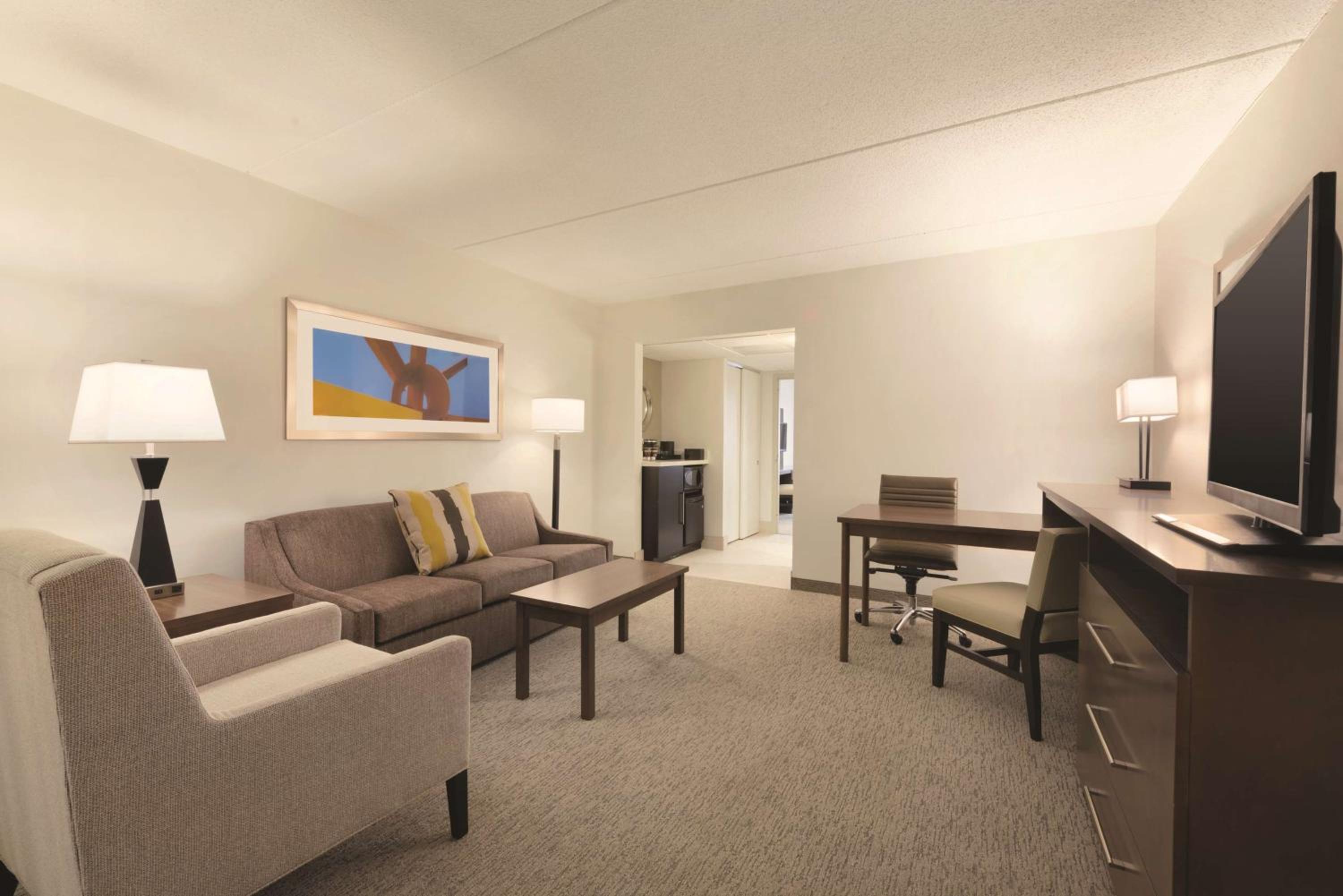 Double Queen Suite - Photo 3