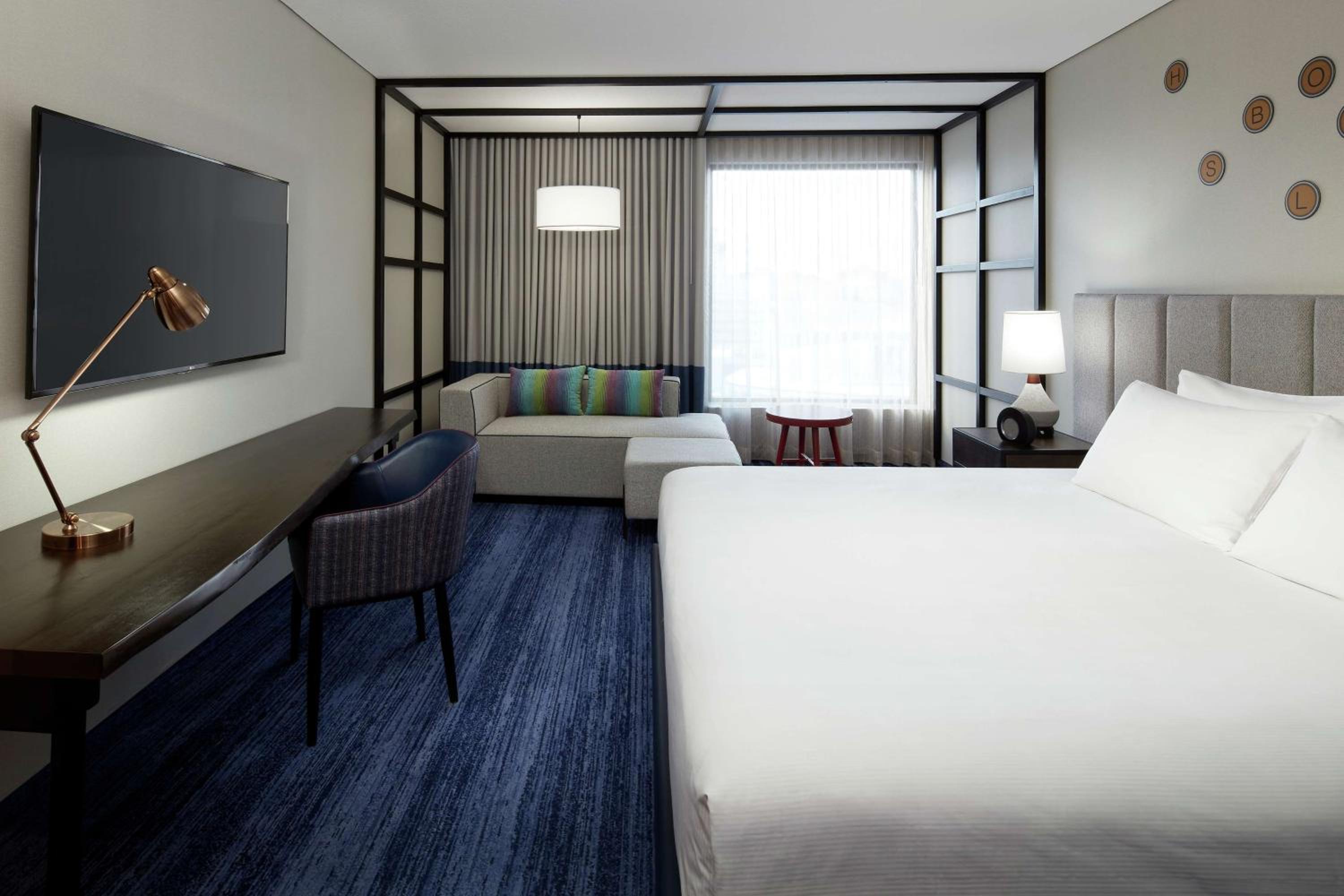 King Room with Sofa Bed - Non-Smoking - Photo 2