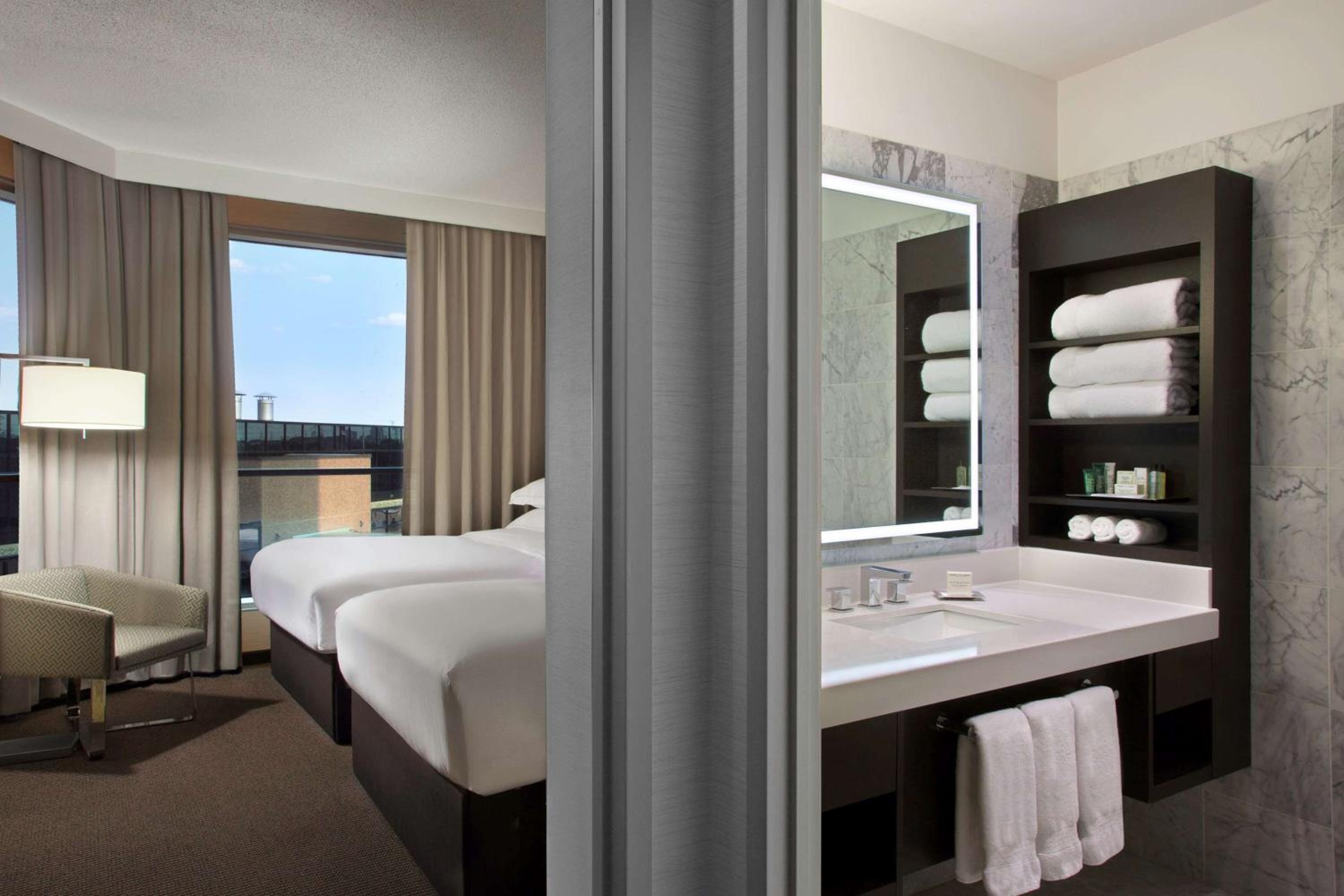One-Bedroom Corner Suite with Two Double Beds