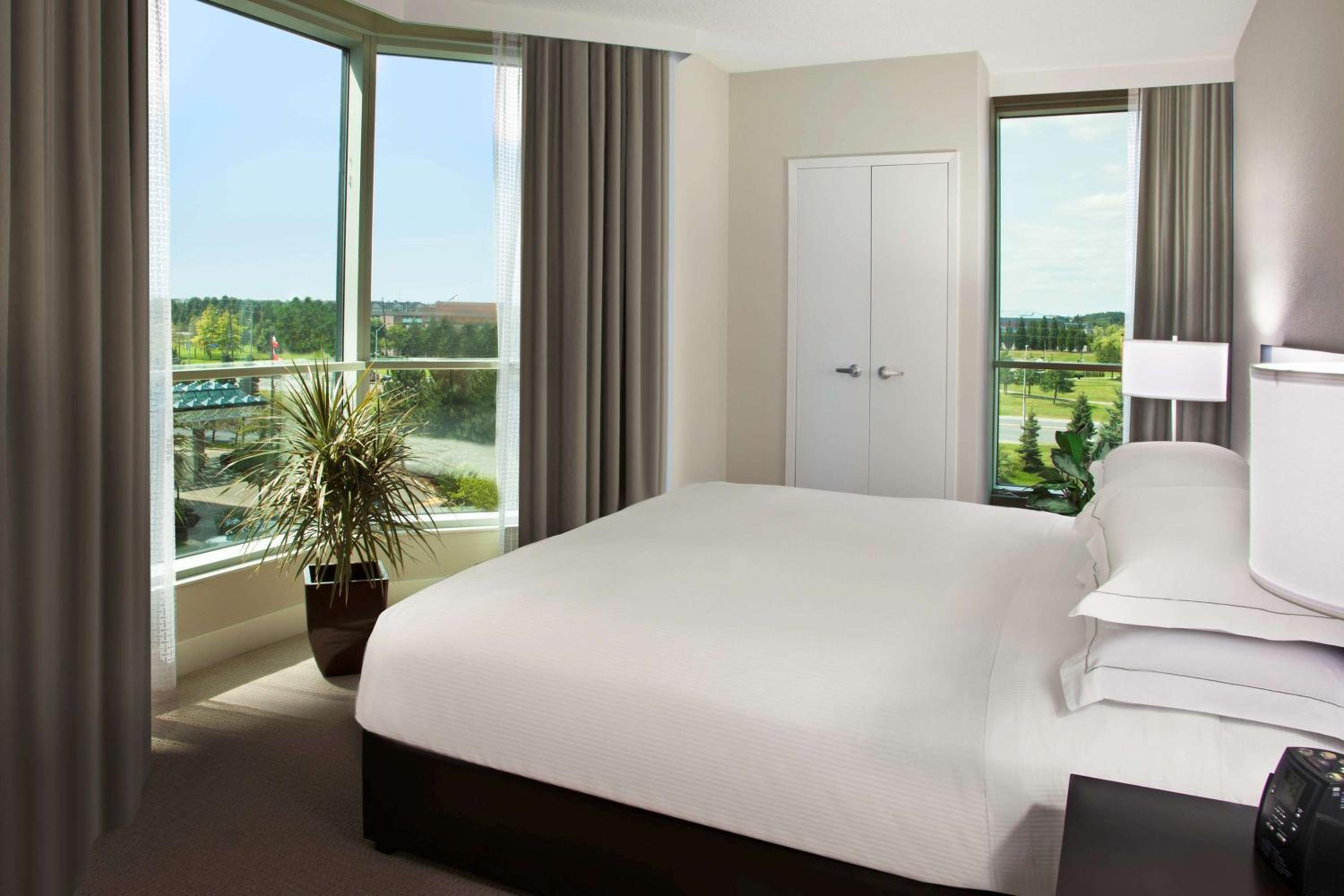 One Bedroom Deluxe King Suite with Kitchen