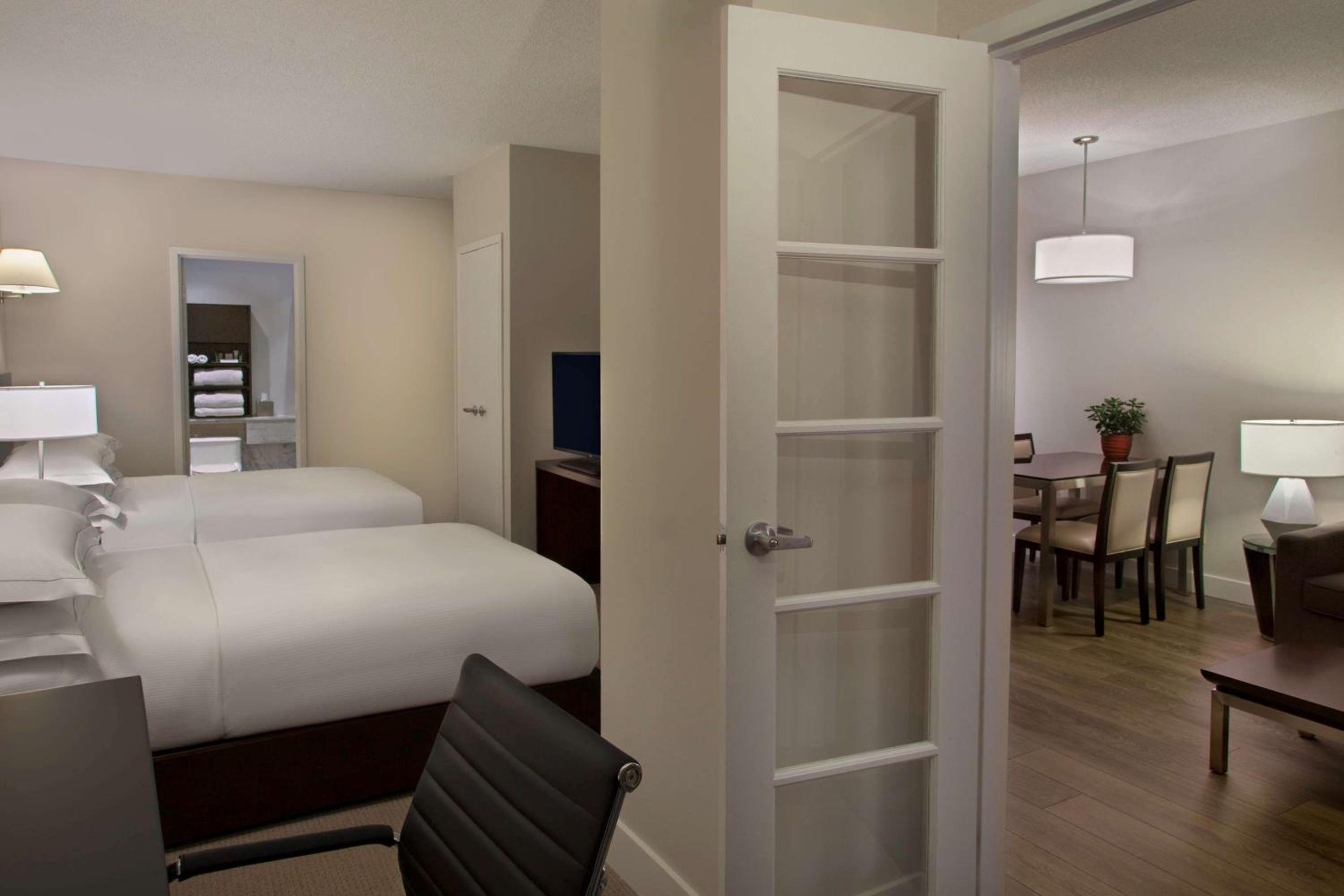 One Bedroom Double Suite with Kitchen thumbnail 5