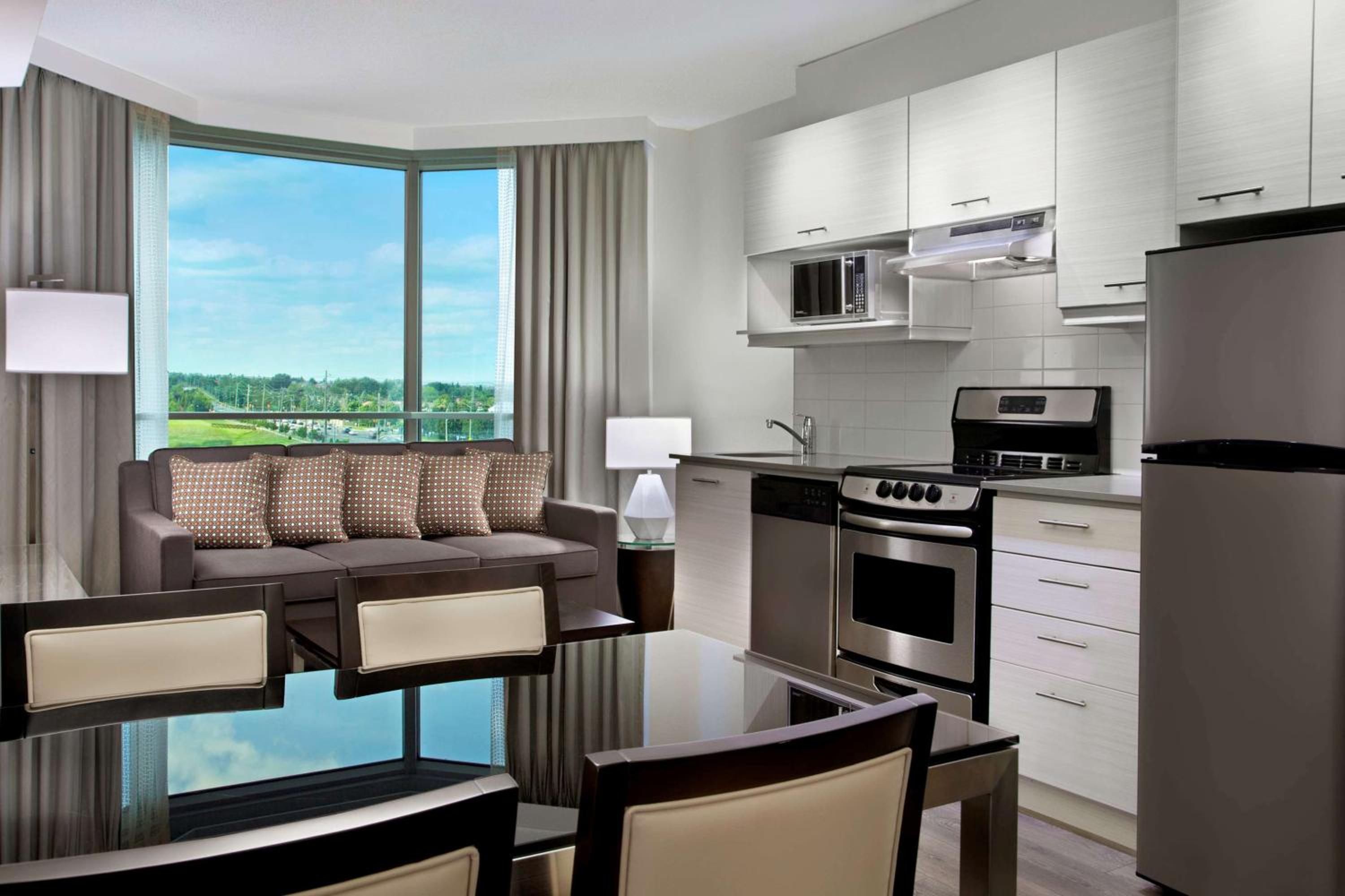 One Bedroom Deluxe King Suite with Kitchen thumbnail 5