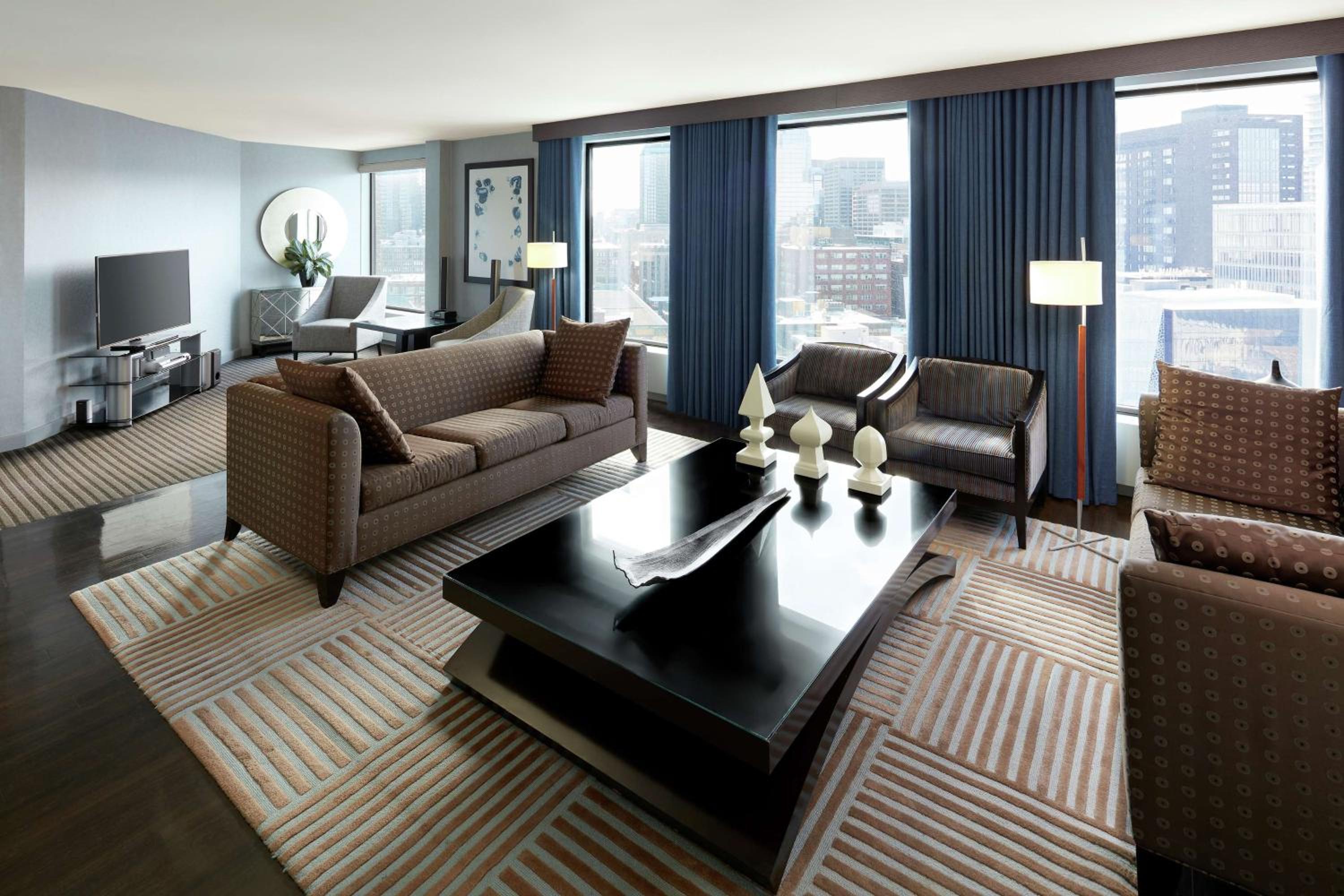 Presidential King Suite thumbnail 5