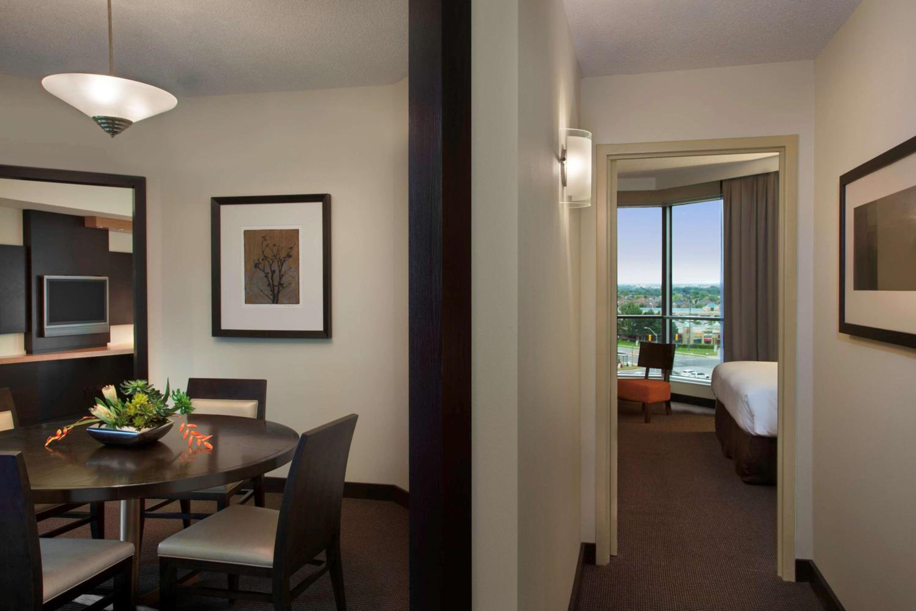 One-Bedroom Deluxe King Suite - Non-Smoking
