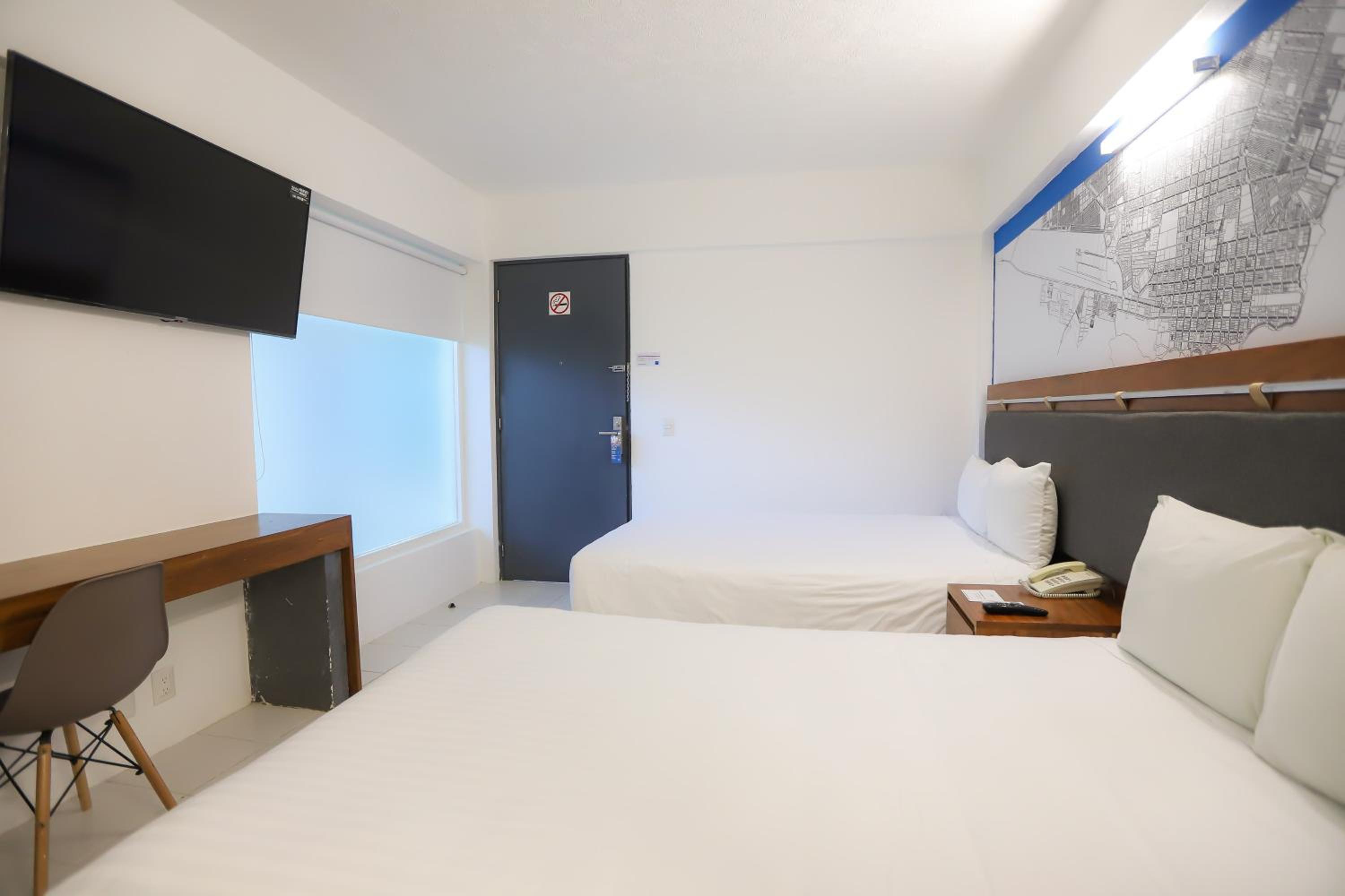 Double Room with Two Double Beds - Non-Smoking photo 2