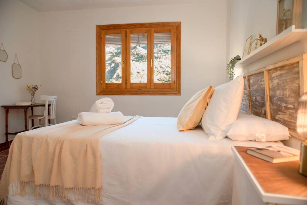 Five-Bedroom House photo 2