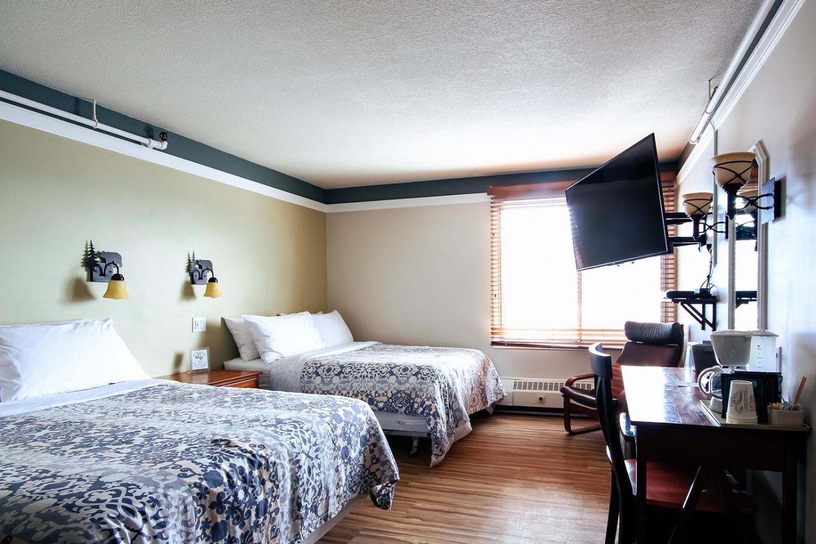 Premium Double Room with Two Double Beds and Mountain View photo 2