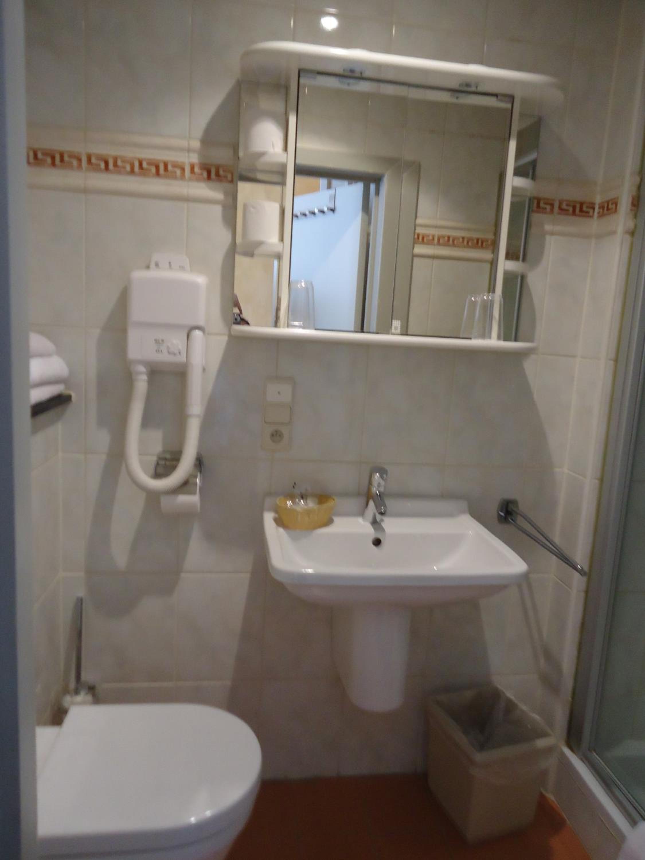 Double Room with Private Shower, photo 7