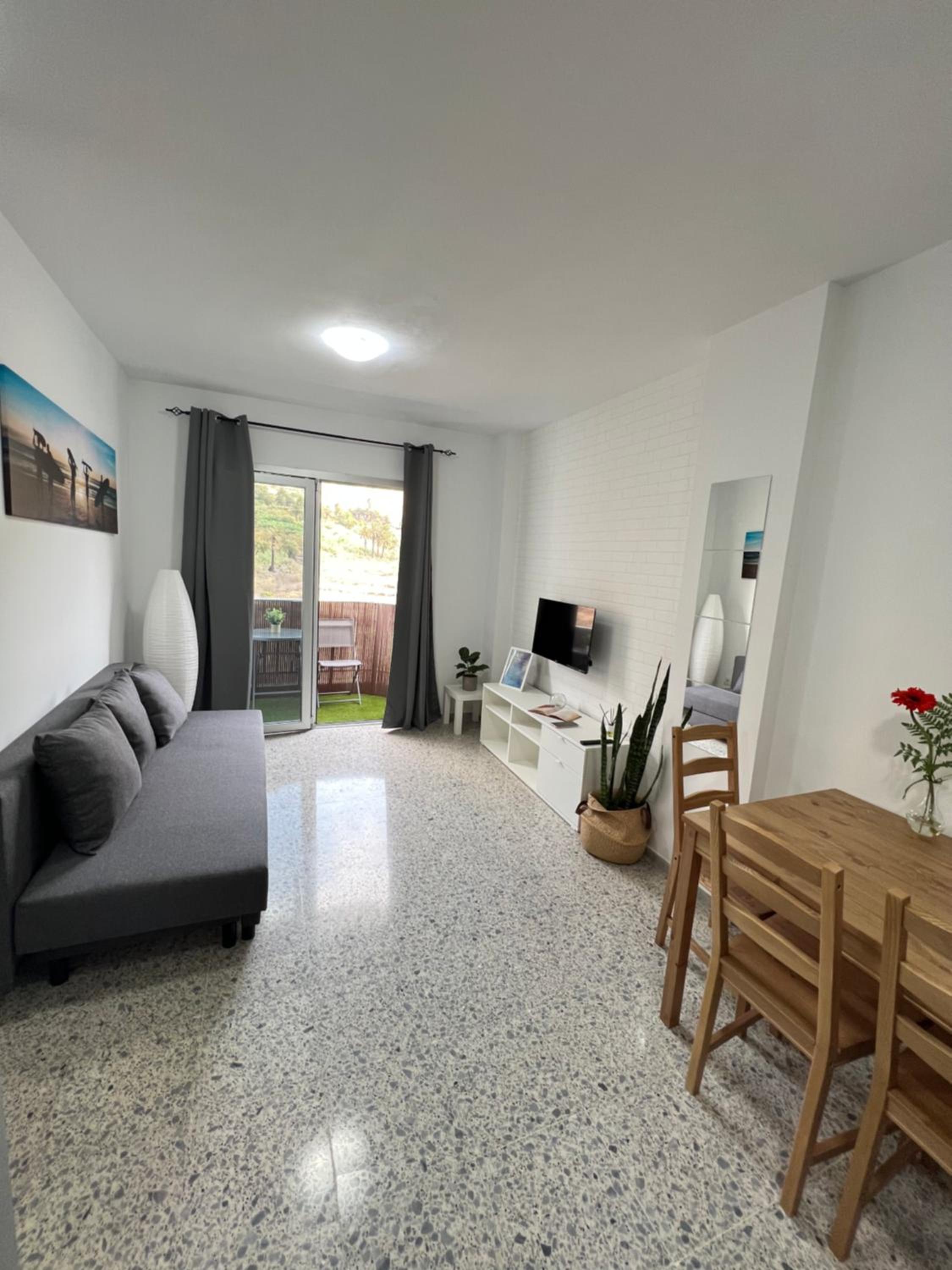 One-Bedroom Apartment photo 2