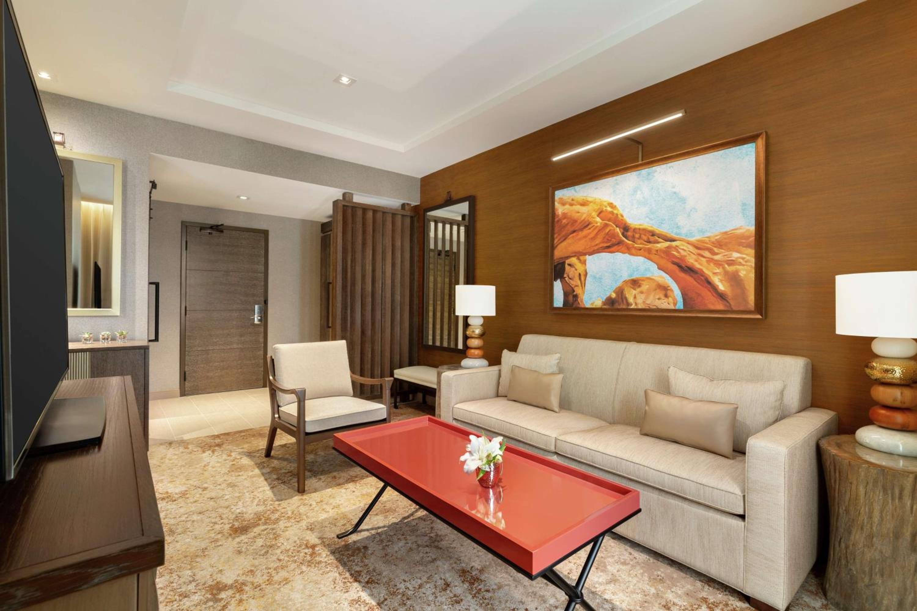 One-Bedroom Queen Suite with Two Queen Beds - Hearing Access - Photo 2