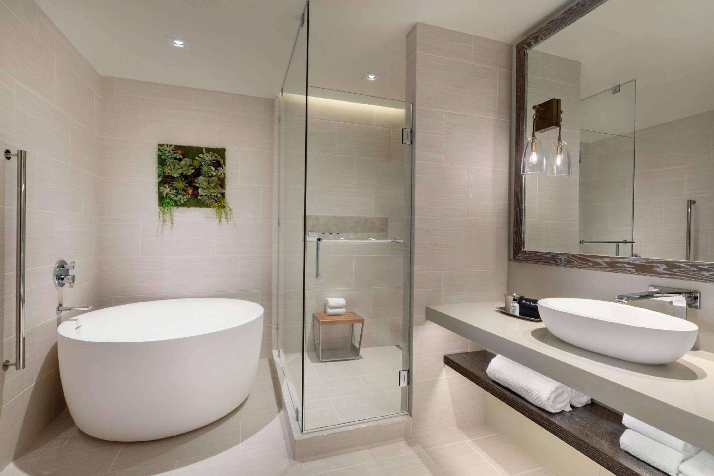 One-Bedroom King Suite - Photo 4