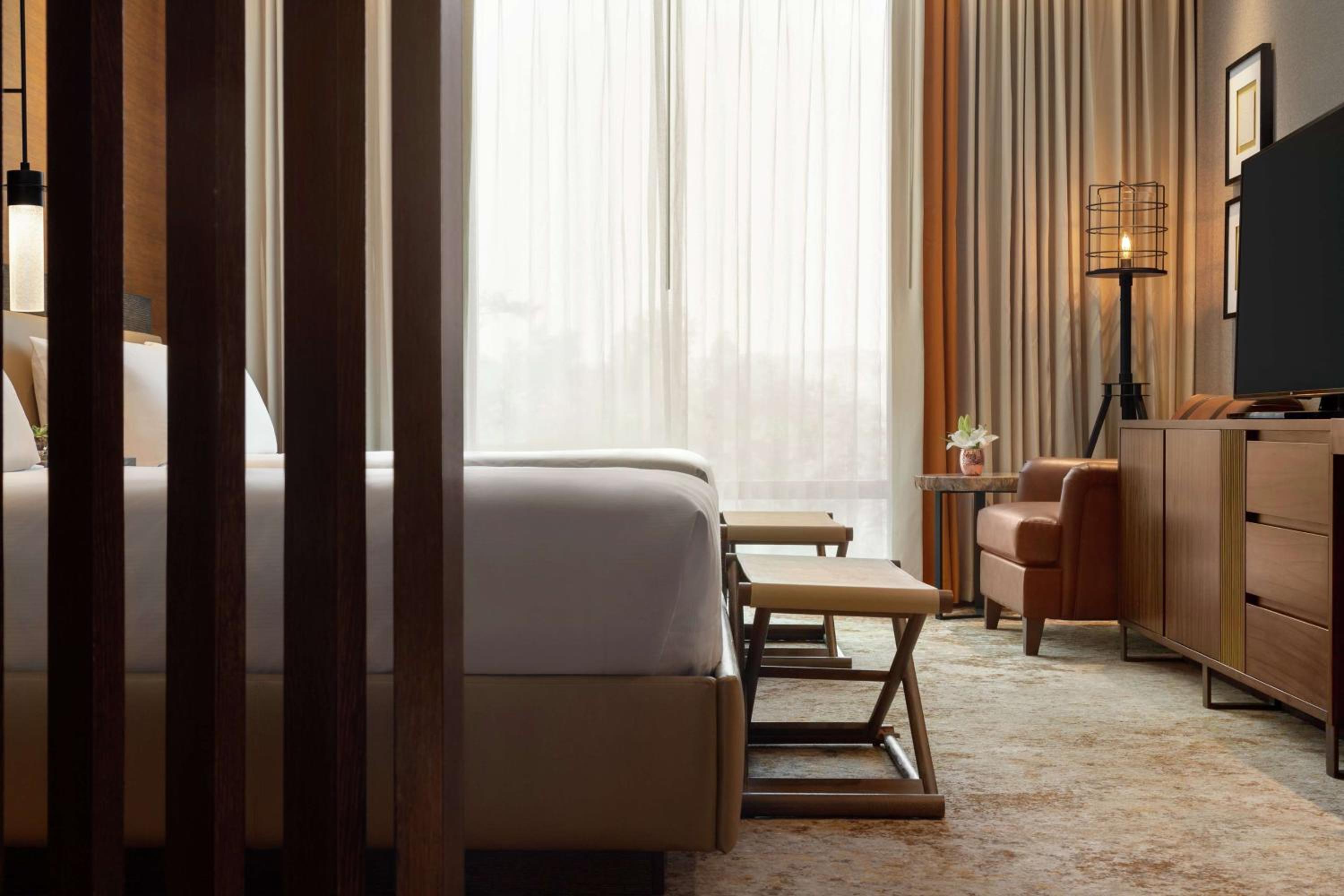 Queen Room with Two Queen Beds - Photo 4