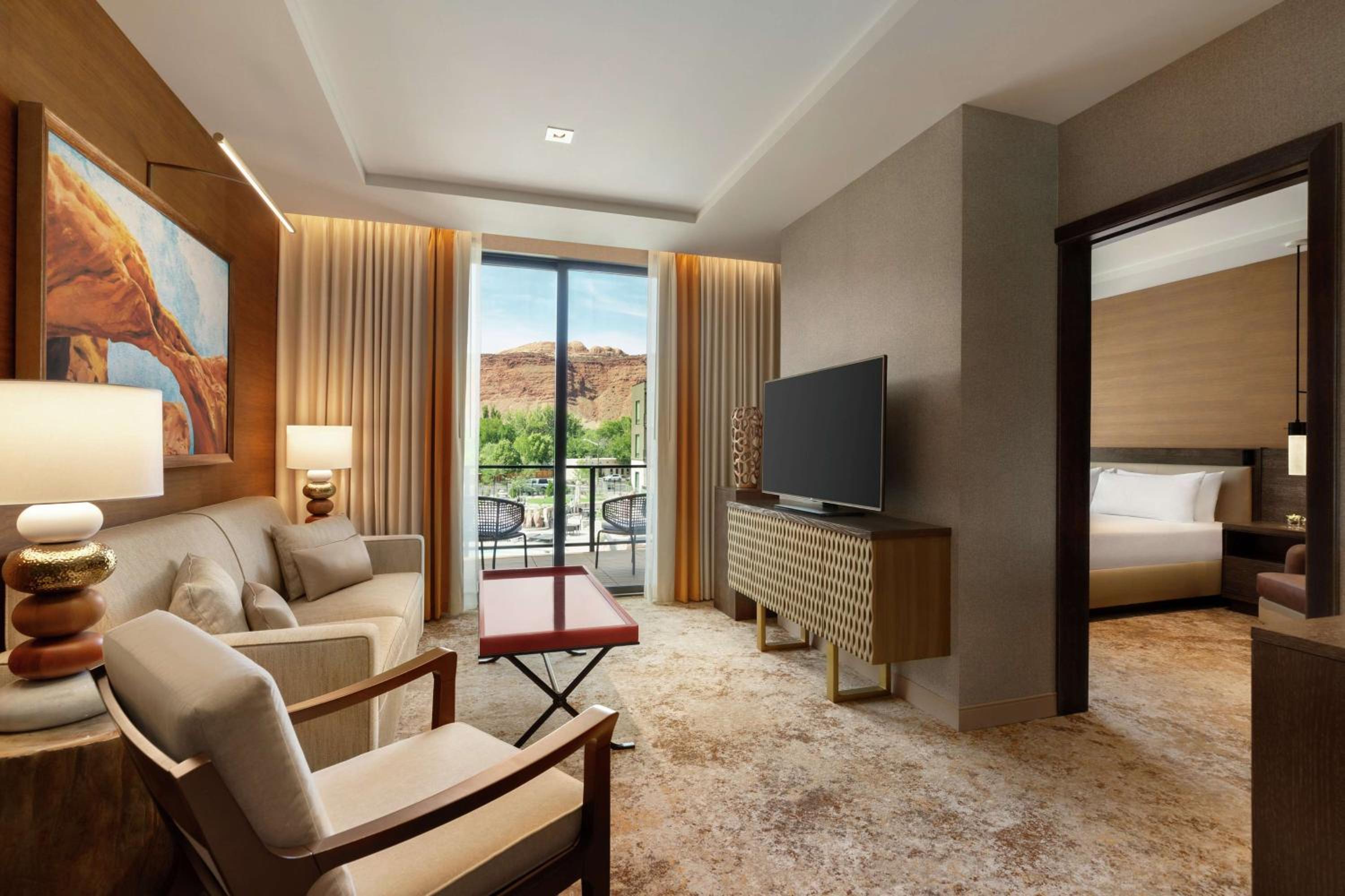 One-Bedroom King Suite - Photo 3