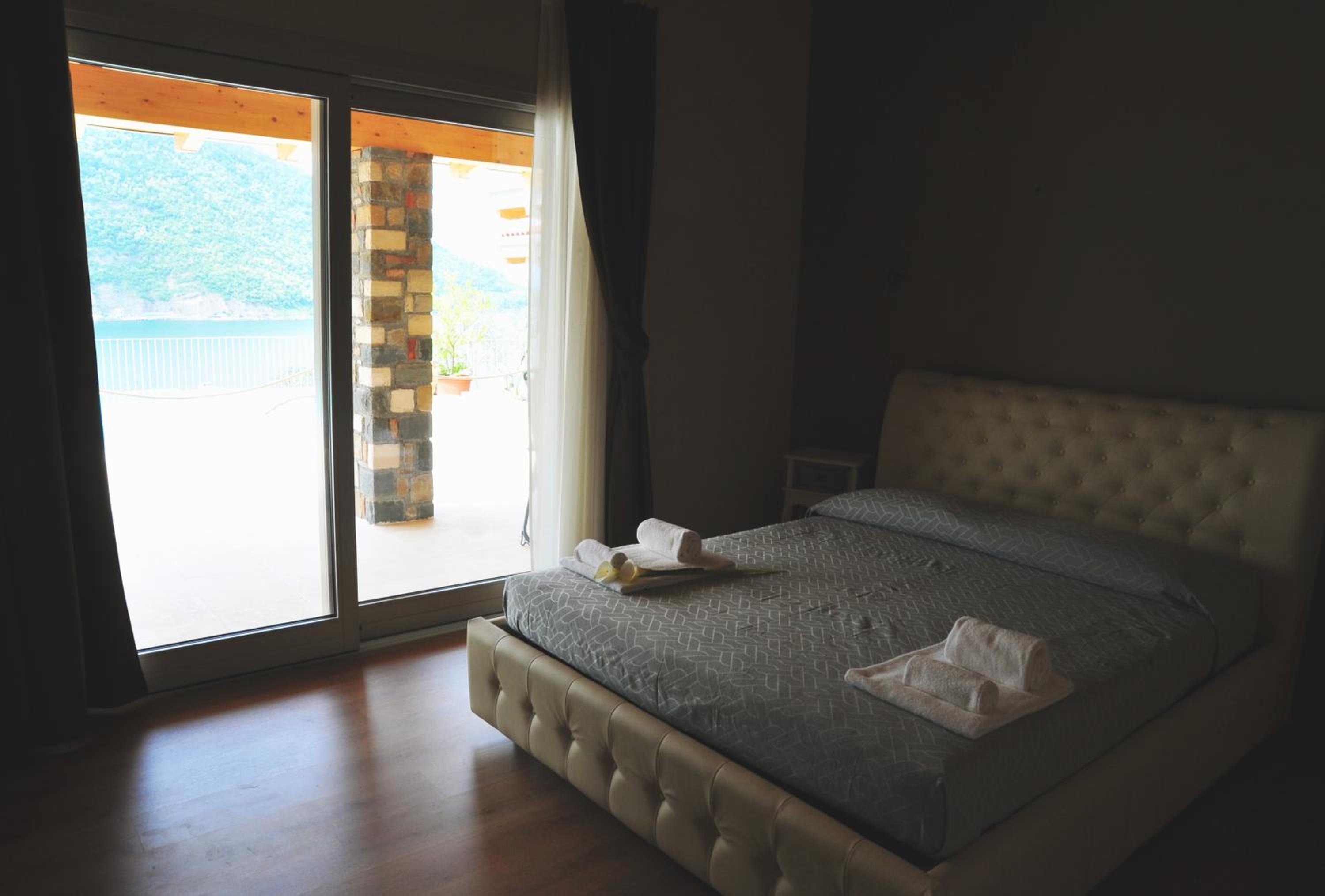 Double Room with Lake View photo 2