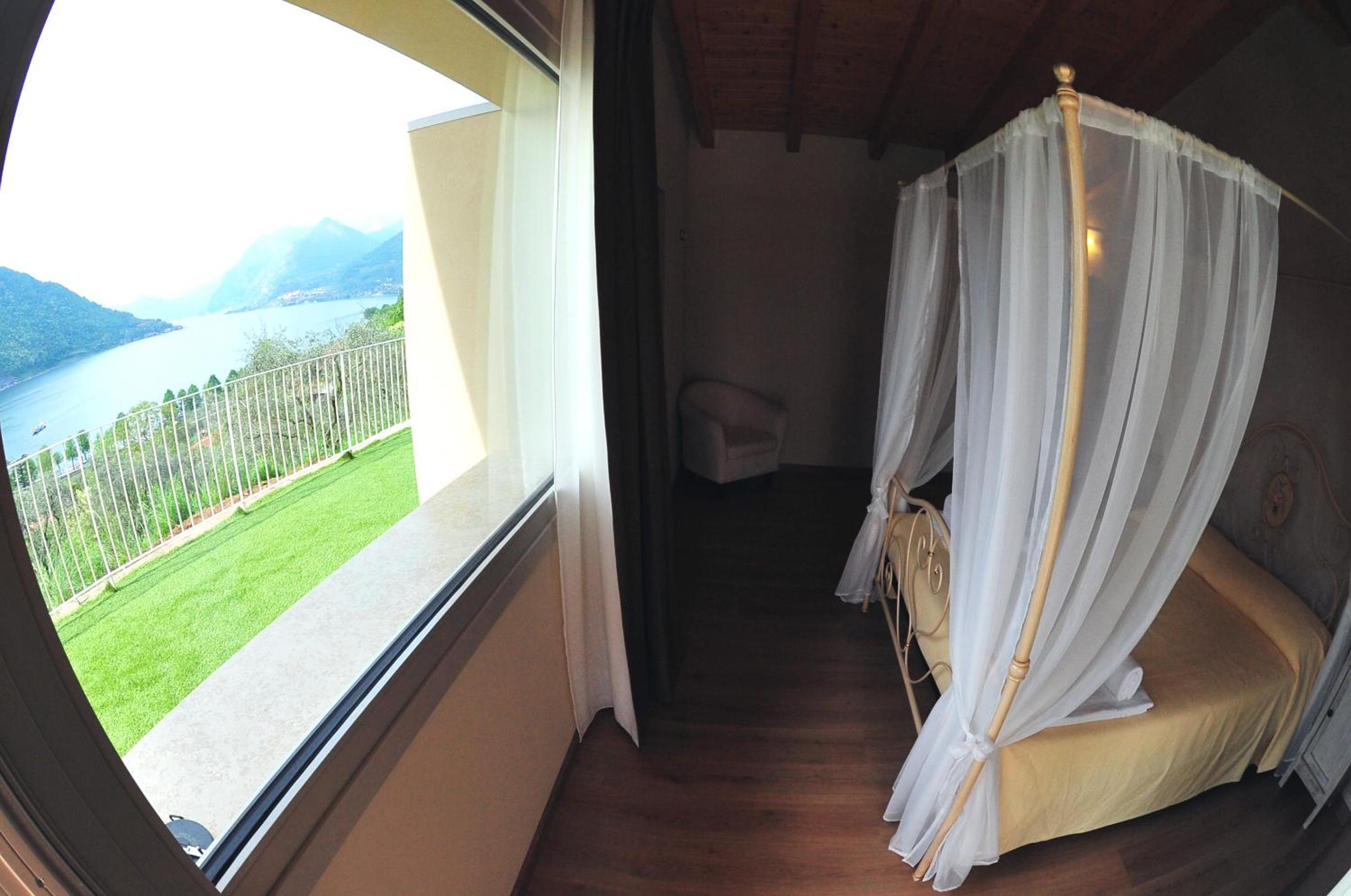 Double Room with Lake View photo 2
