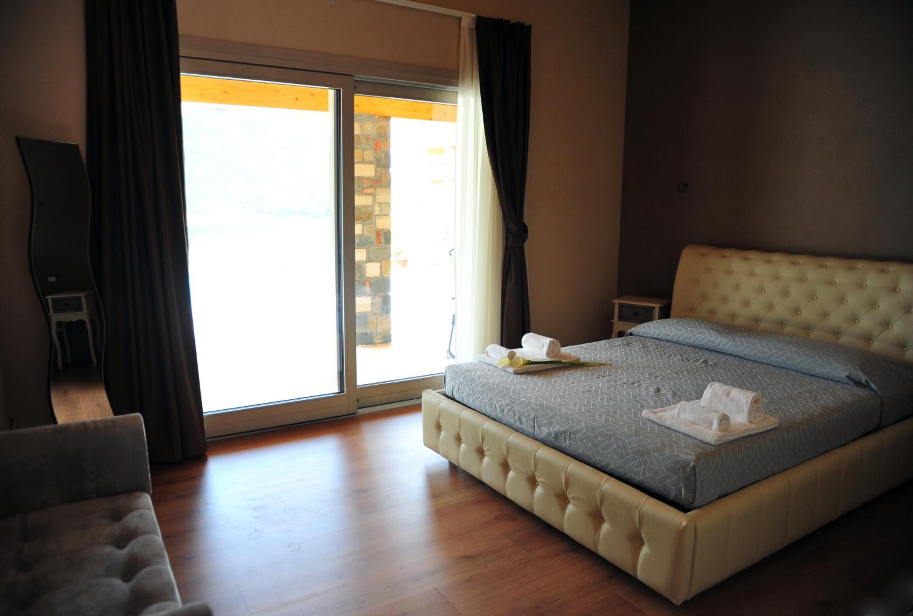 Double Room with Lake View photo 3