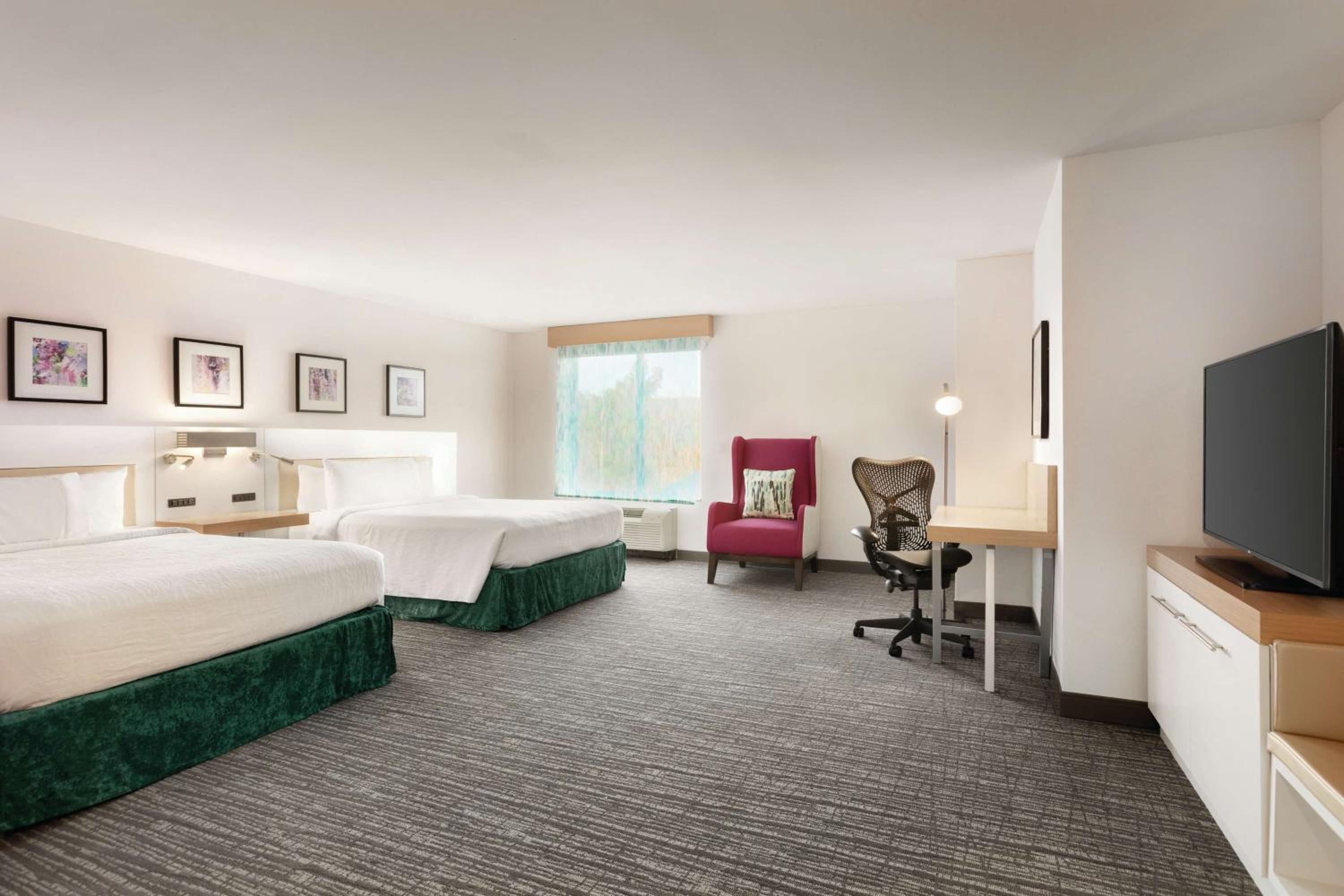 Queen Room with Two Queen Beds - Mobility Access - Photo 4