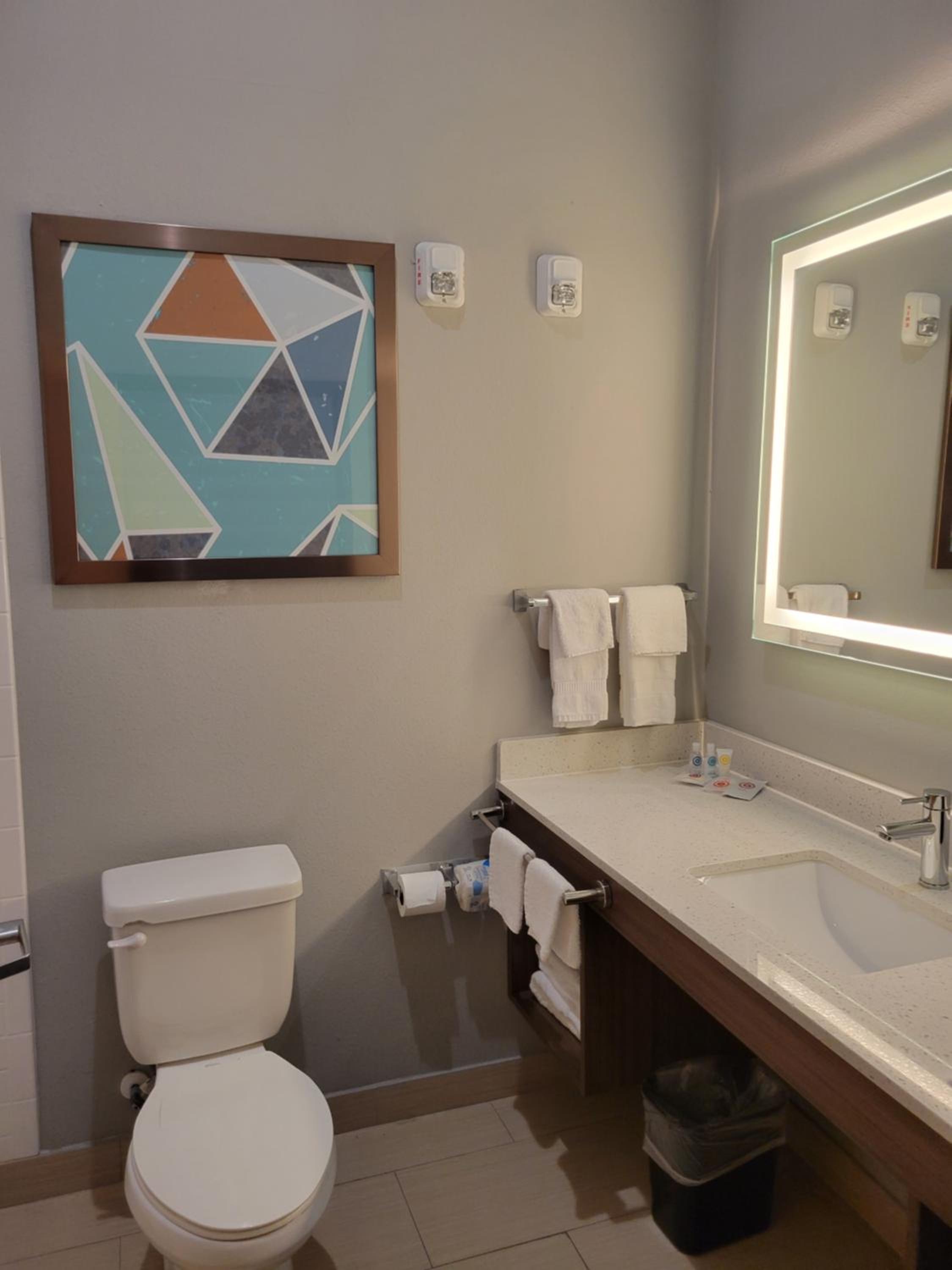 Standard King Room - Non Smoking - Photo 2