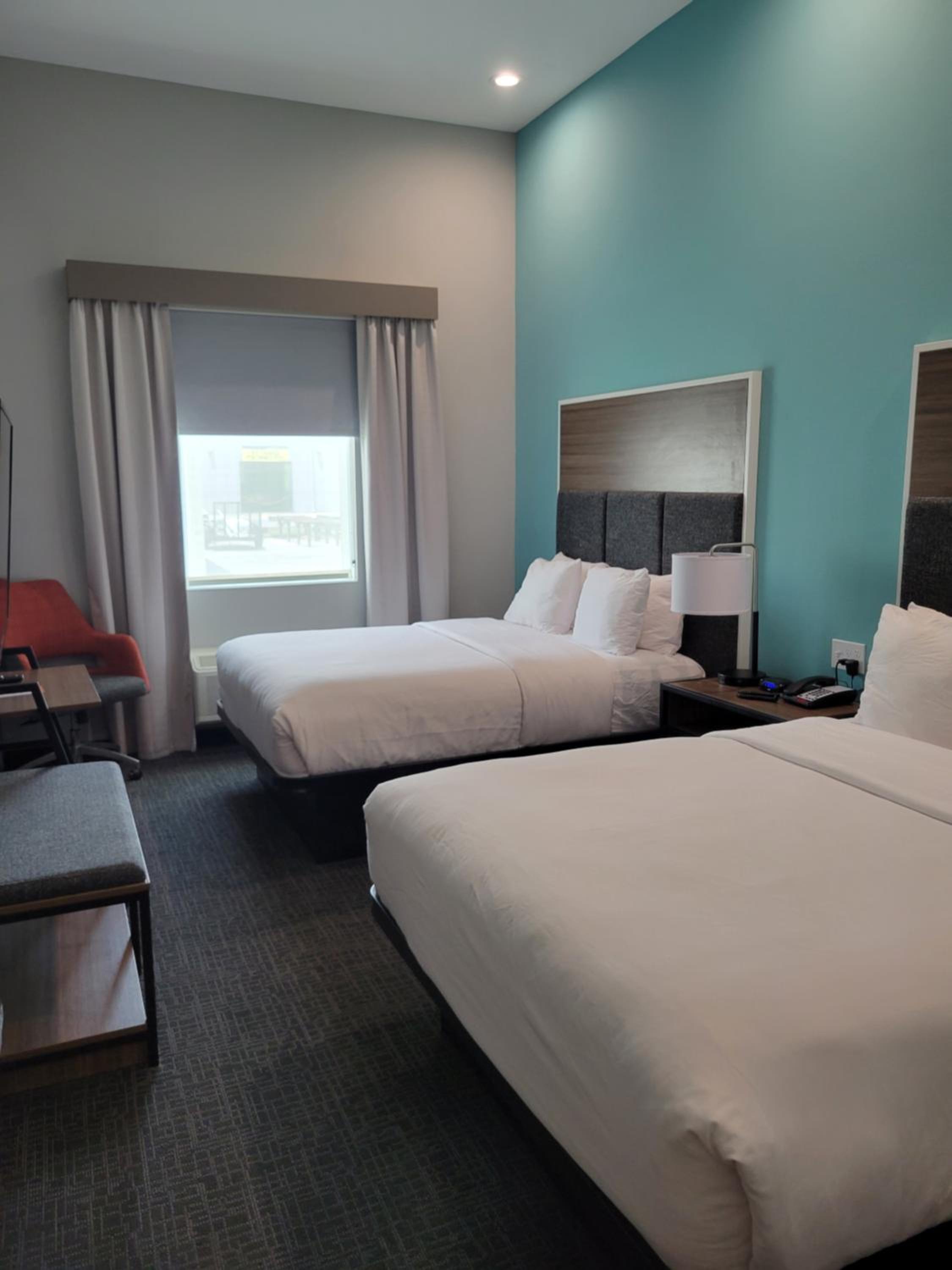 Queen Room with Two Queen Beds with Accessible tub and Visible Fire Alarm - Accessible/Non Smoking - Photo 2