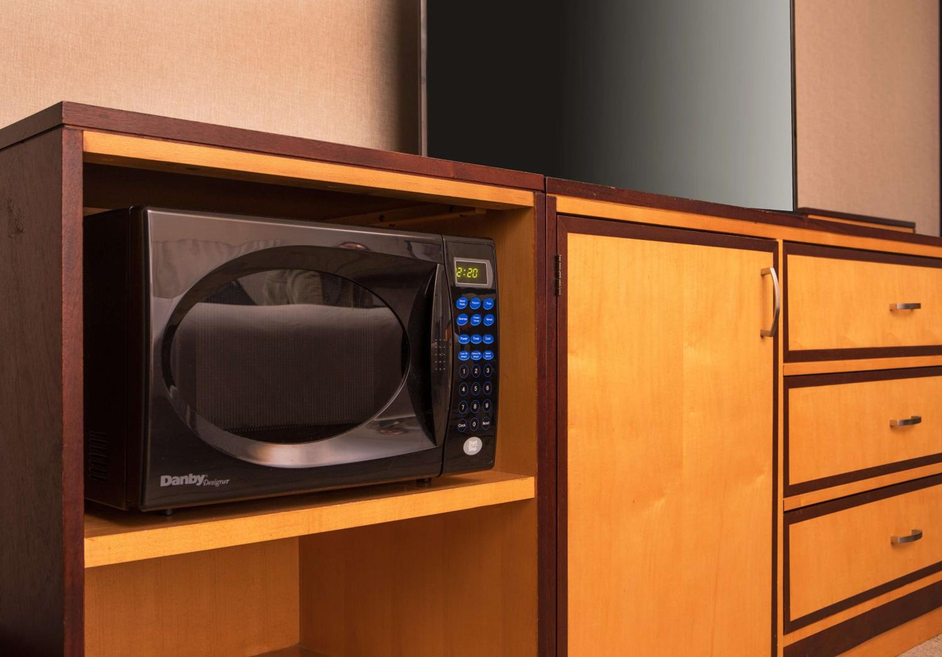 Superior King Room with Microwave - Photo 5