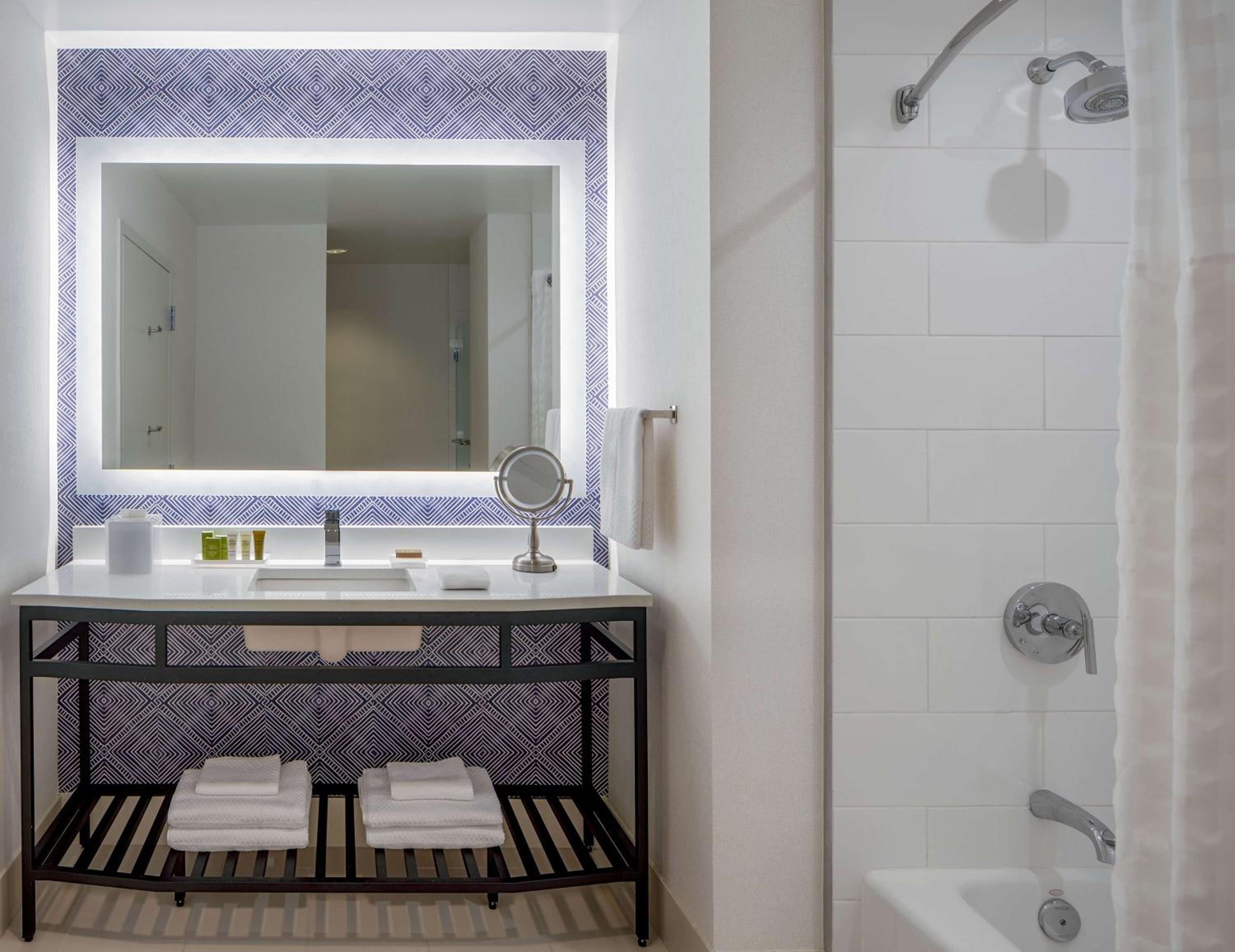 One-Bedroom King Suite - Photo 2