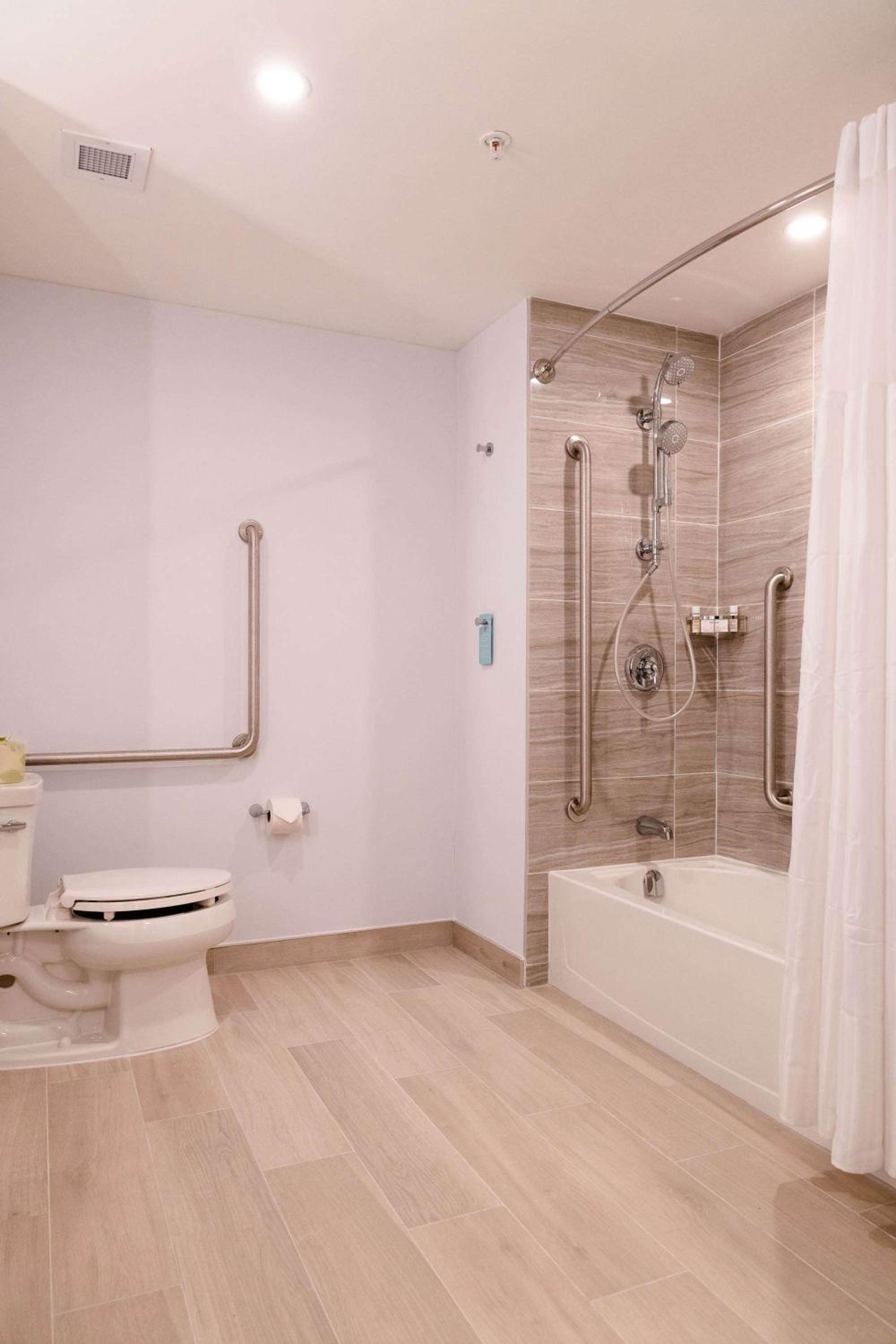 King Room - Hearing Access - Photo 2