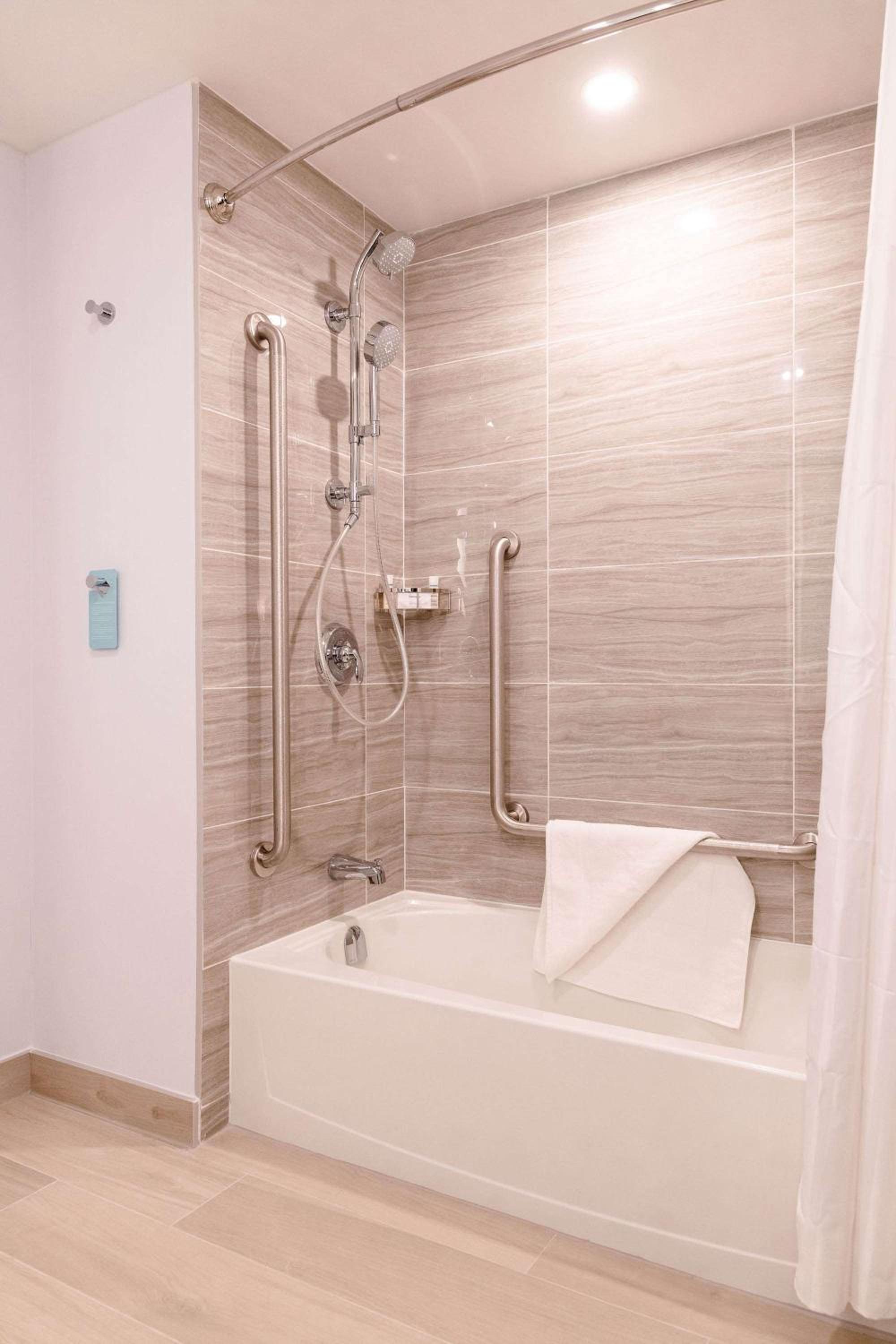 King Room - Hearing Access - Photo 4