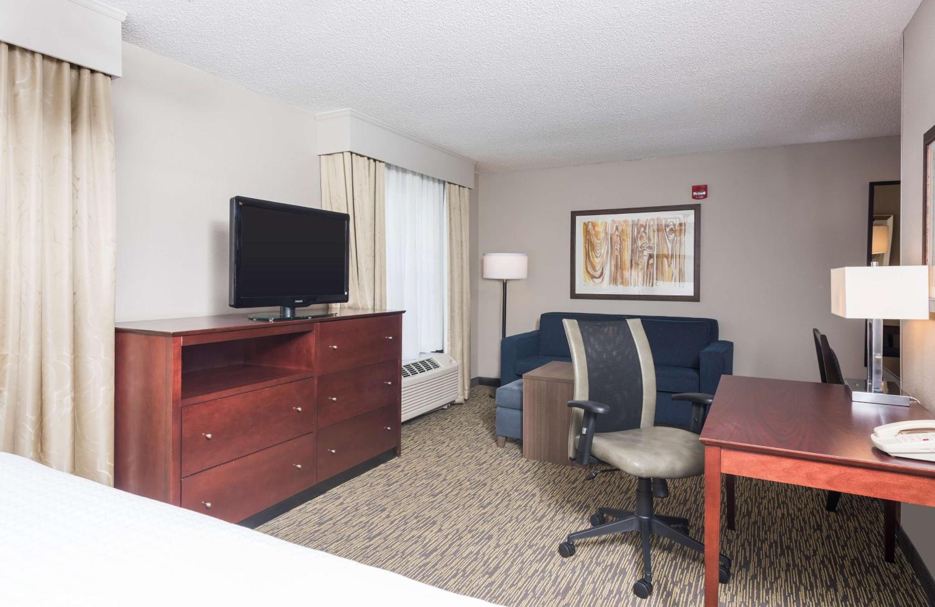 King Studio Suite - Non-Smoking - Photo 2