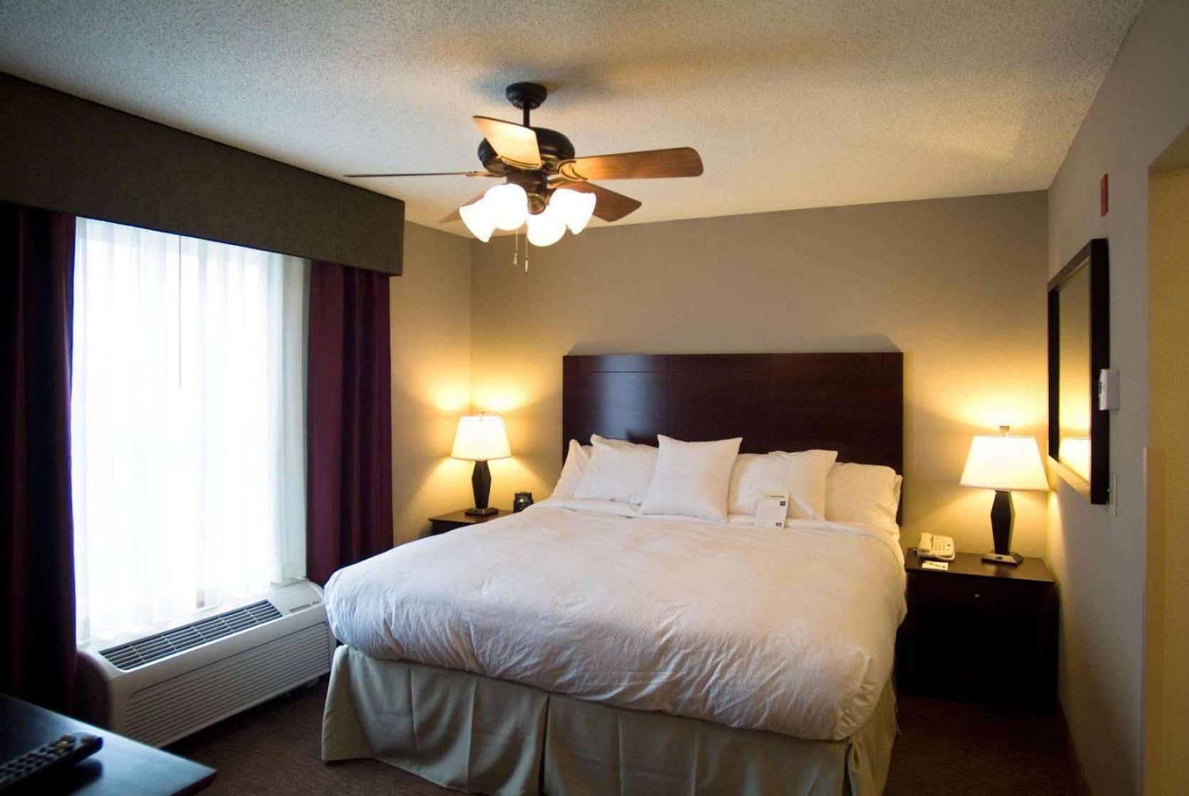One-Bedroom King Suite - Non-Smoking - Photo 3