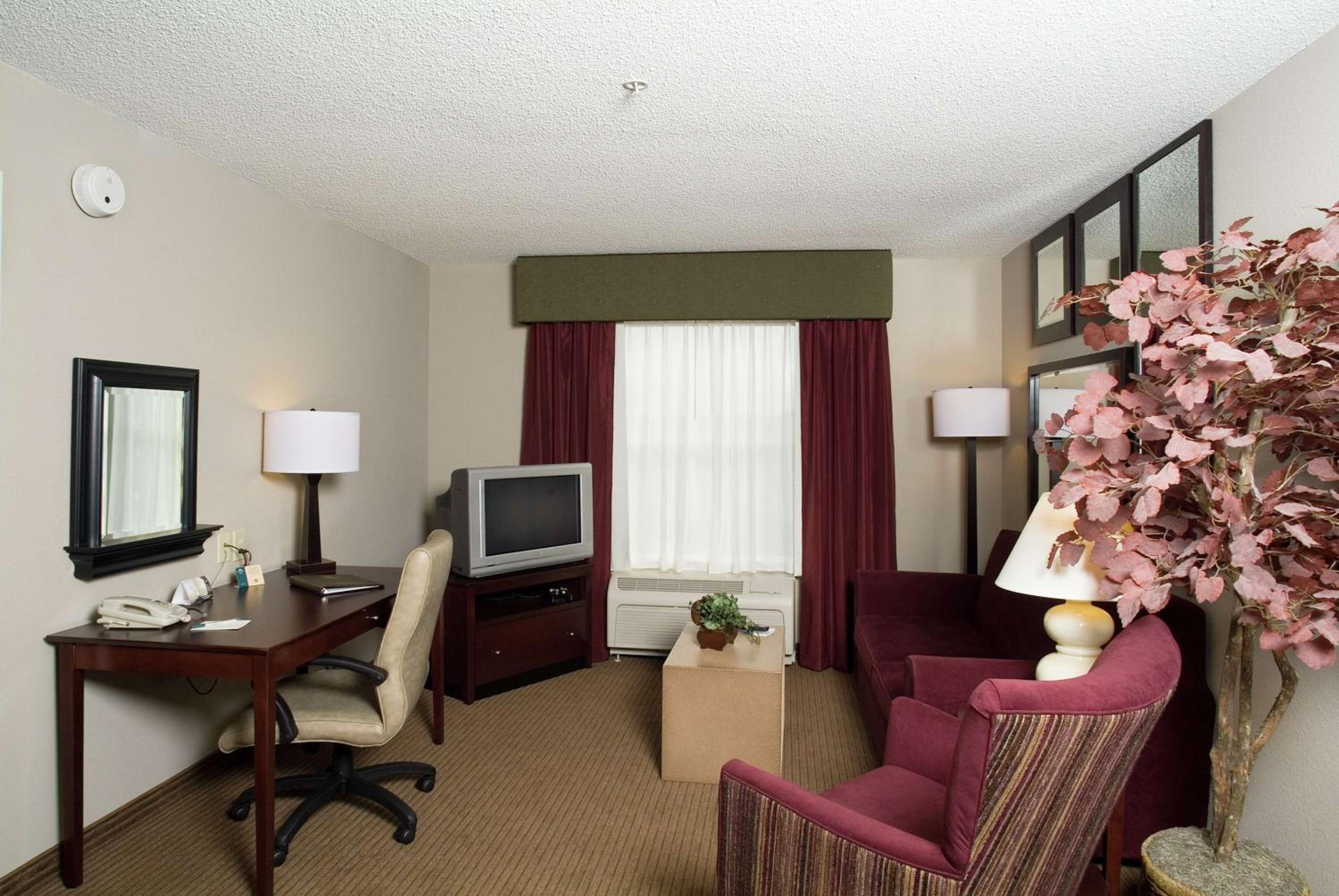 One-Bedroom King Suite - Non-Smoking - Photo 7
