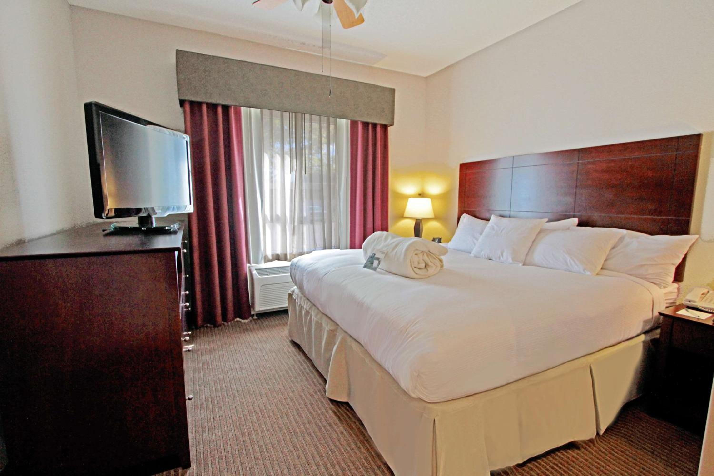 One-Bedroom King Suite - Non-Smoking - Photo 5