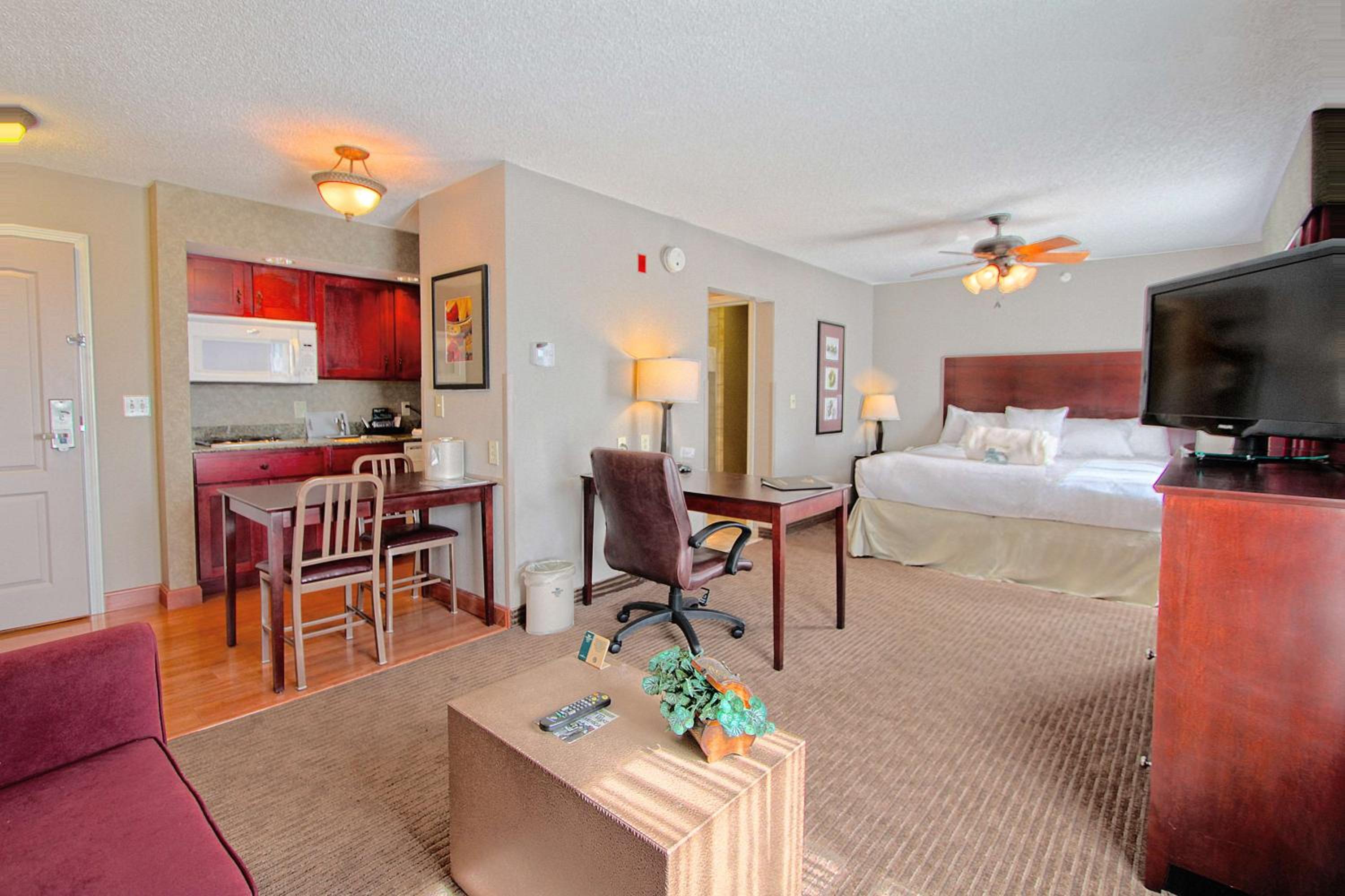 King Studio Suite - Non-Smoking - Photo 5