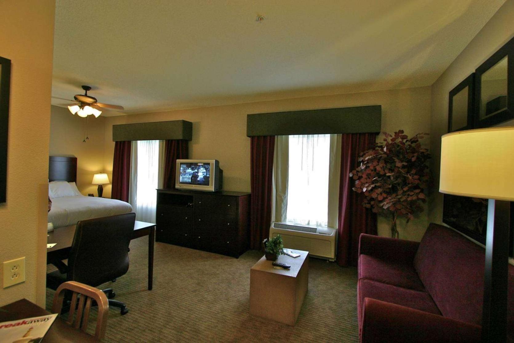 King Studio Suite - Non-Smoking - Photo 6